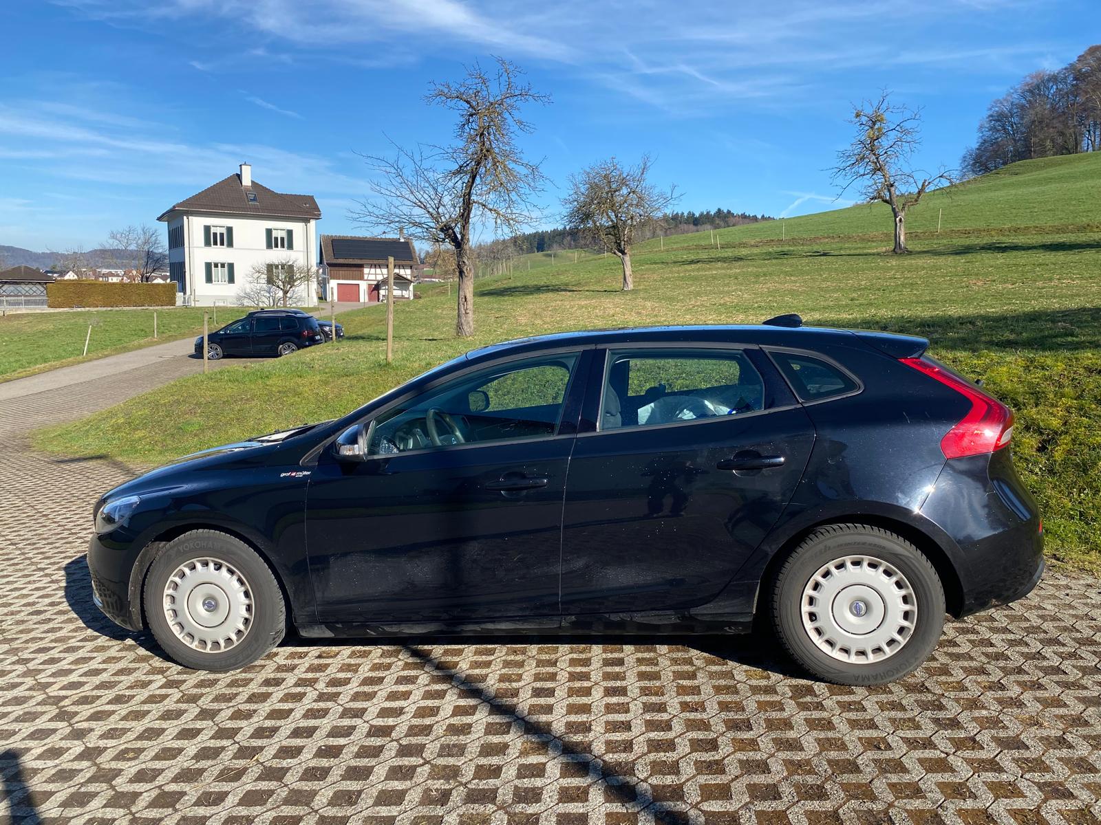 VOLVO V40 D2 Kinetic-image-2
