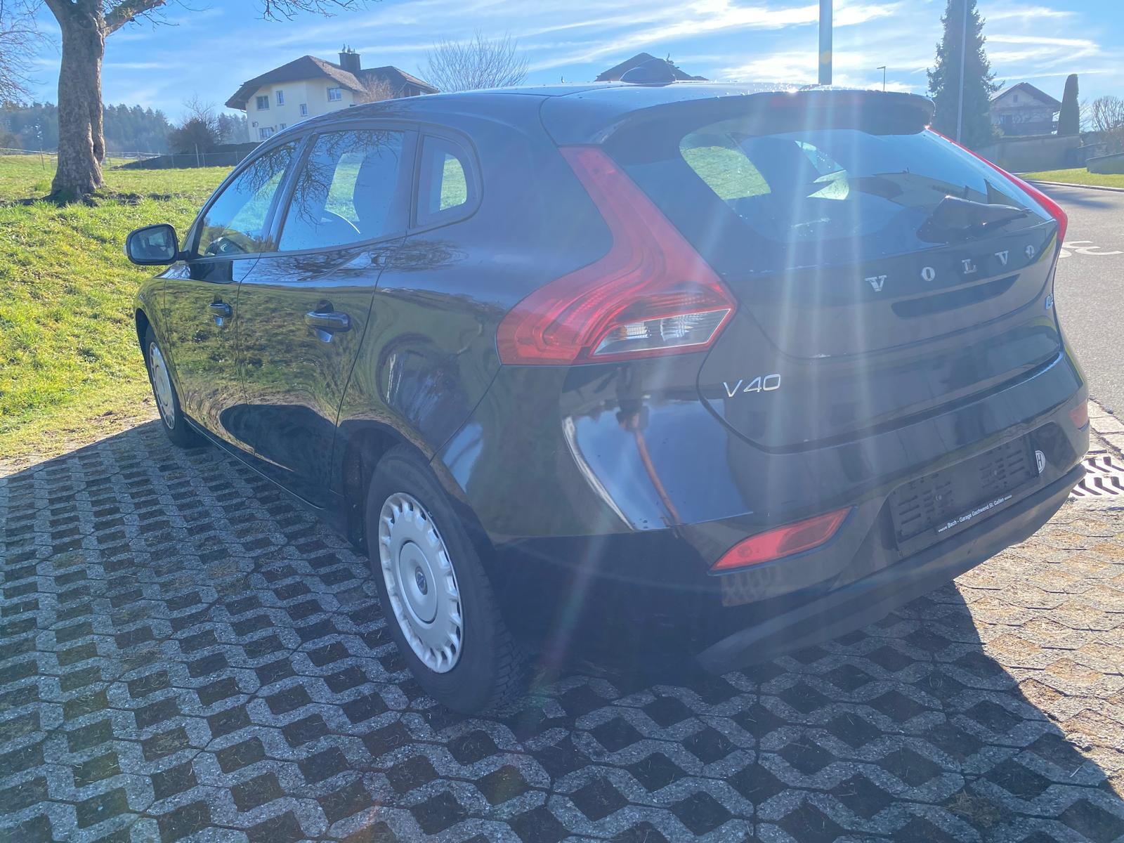 VOLVO V40 D2 Kinetic-image-4