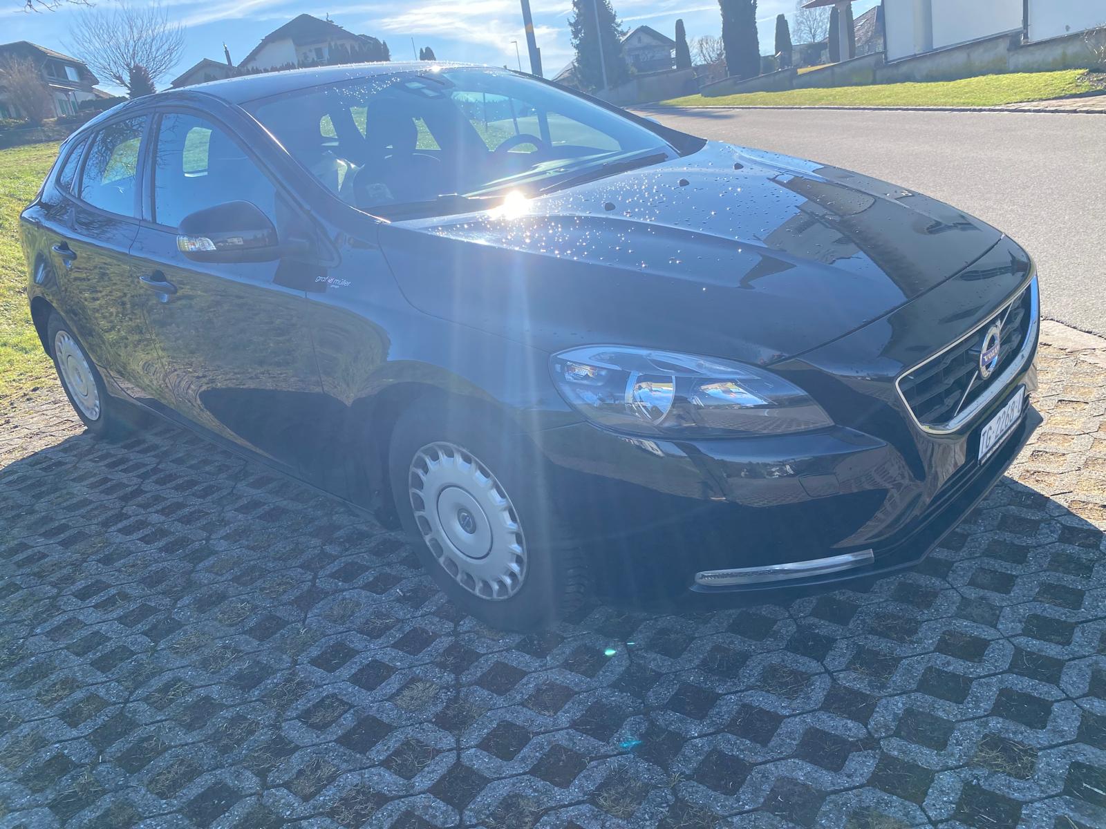 VOLVO V40 D2 Kinetic-image-3