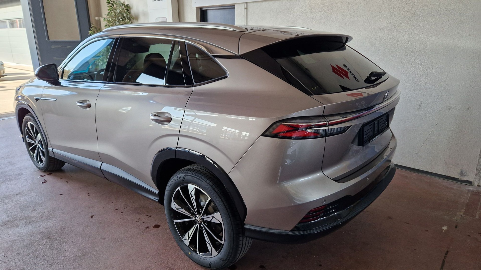 MG HS 1.5 T HEV Luxury-image-2