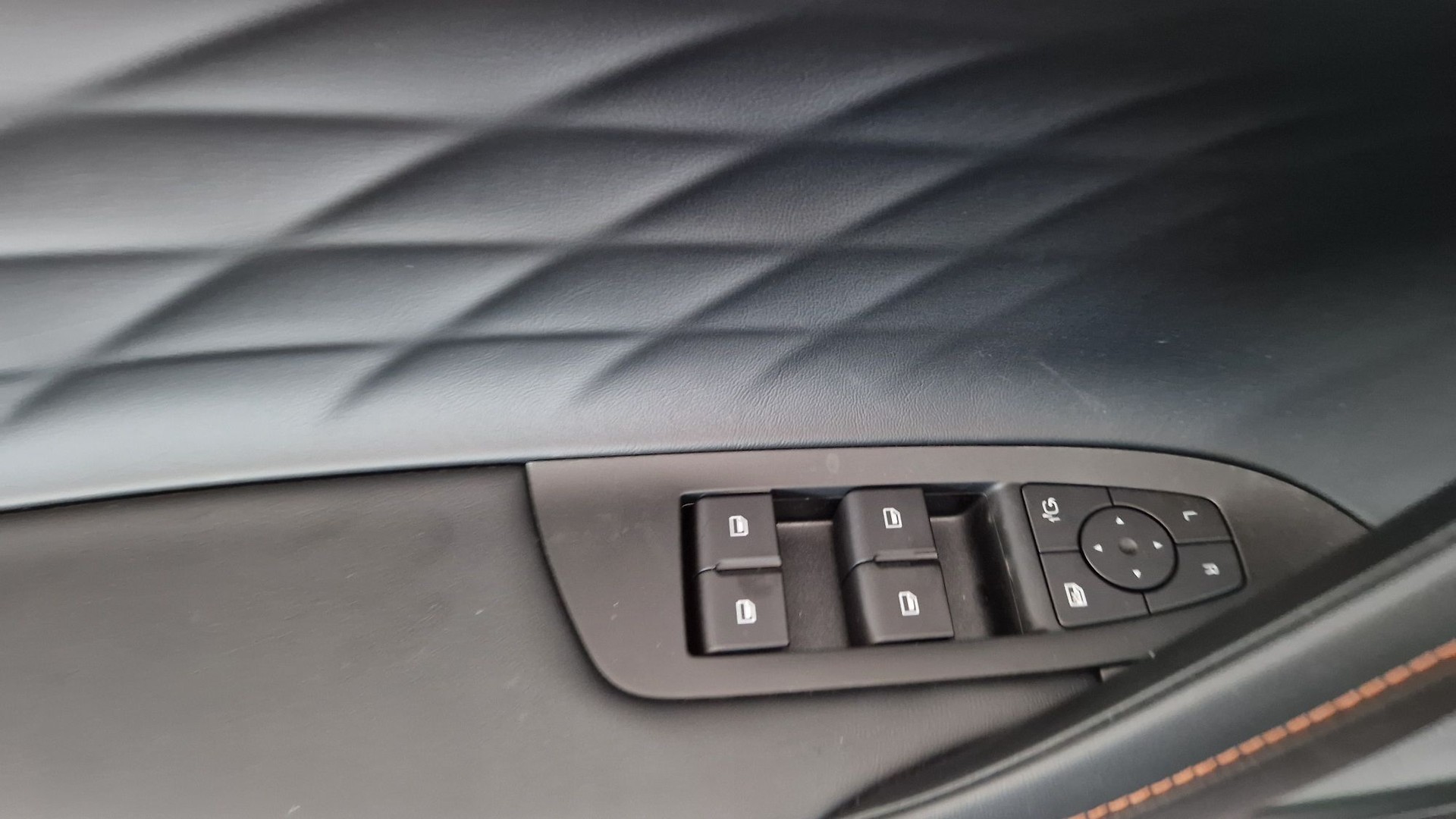 MG HS 1.5 T HEV Luxury-image-6