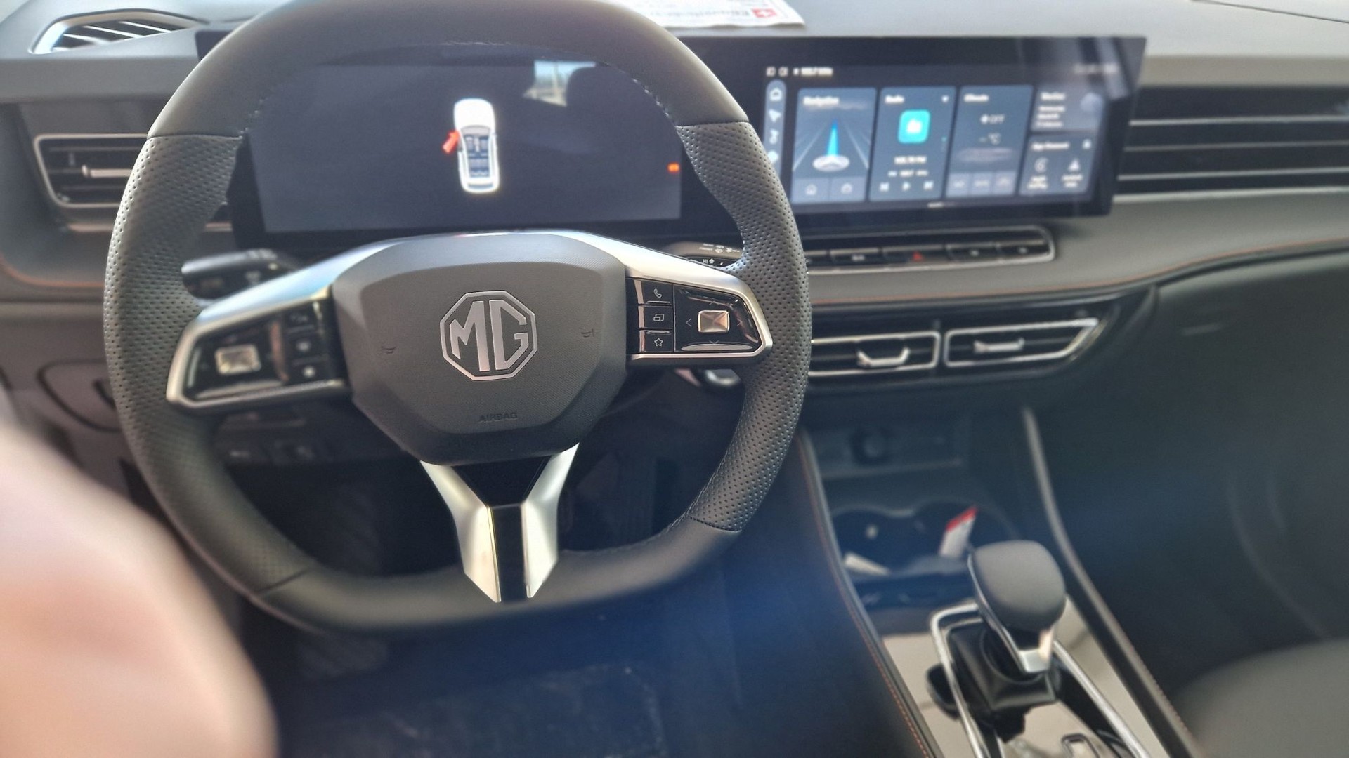 MG HS 1.5 T HEV Luxury-image-11