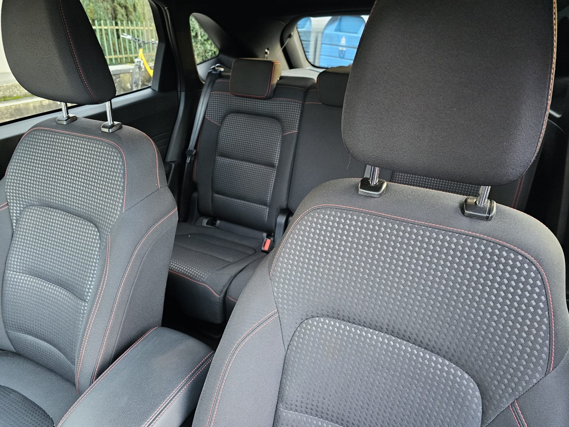 FORD Kuga 2.5 FHEV ST-Line 4WD-image-2