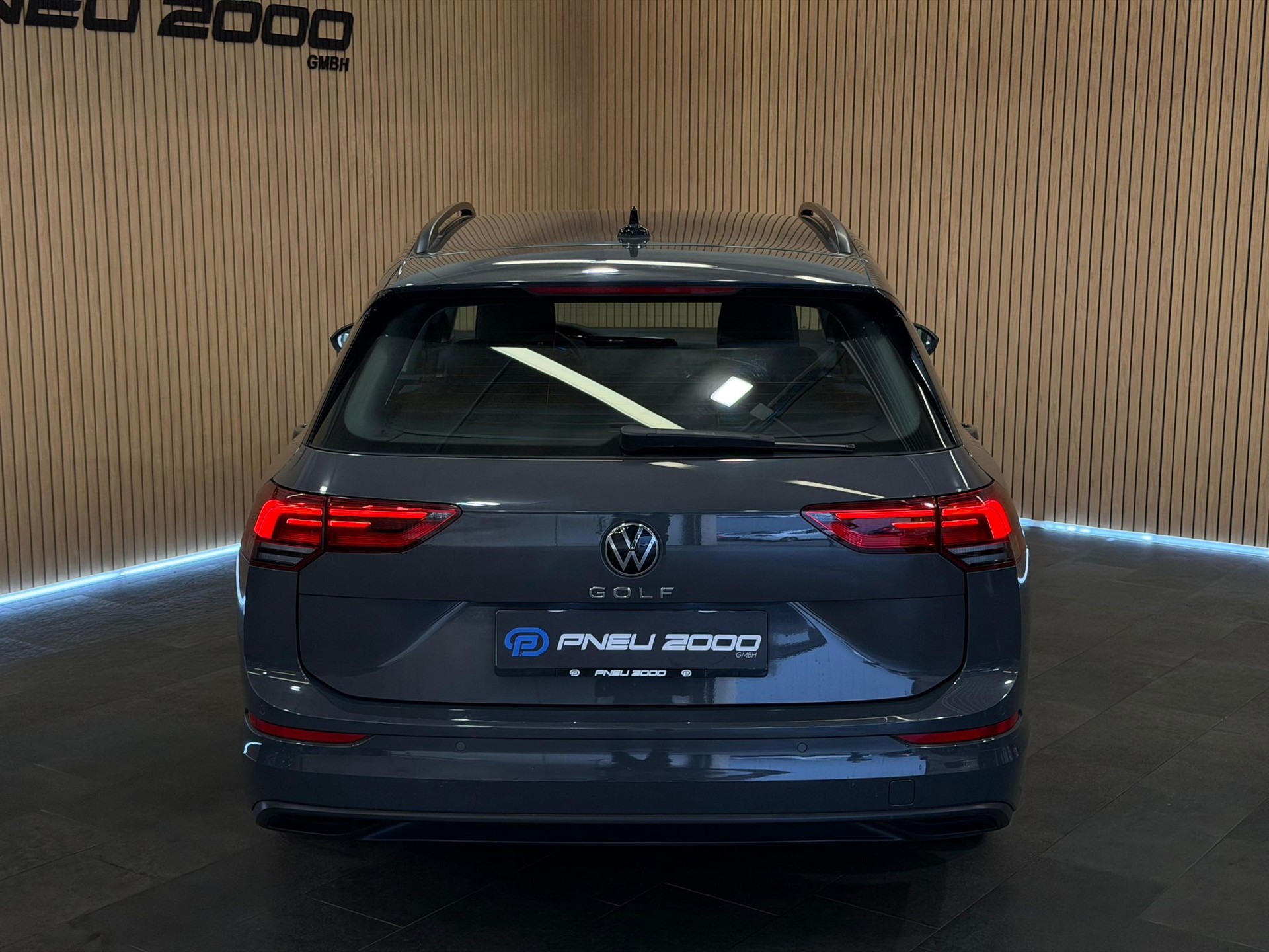 VW Golf Variant 2.0 TDI Life-image-3