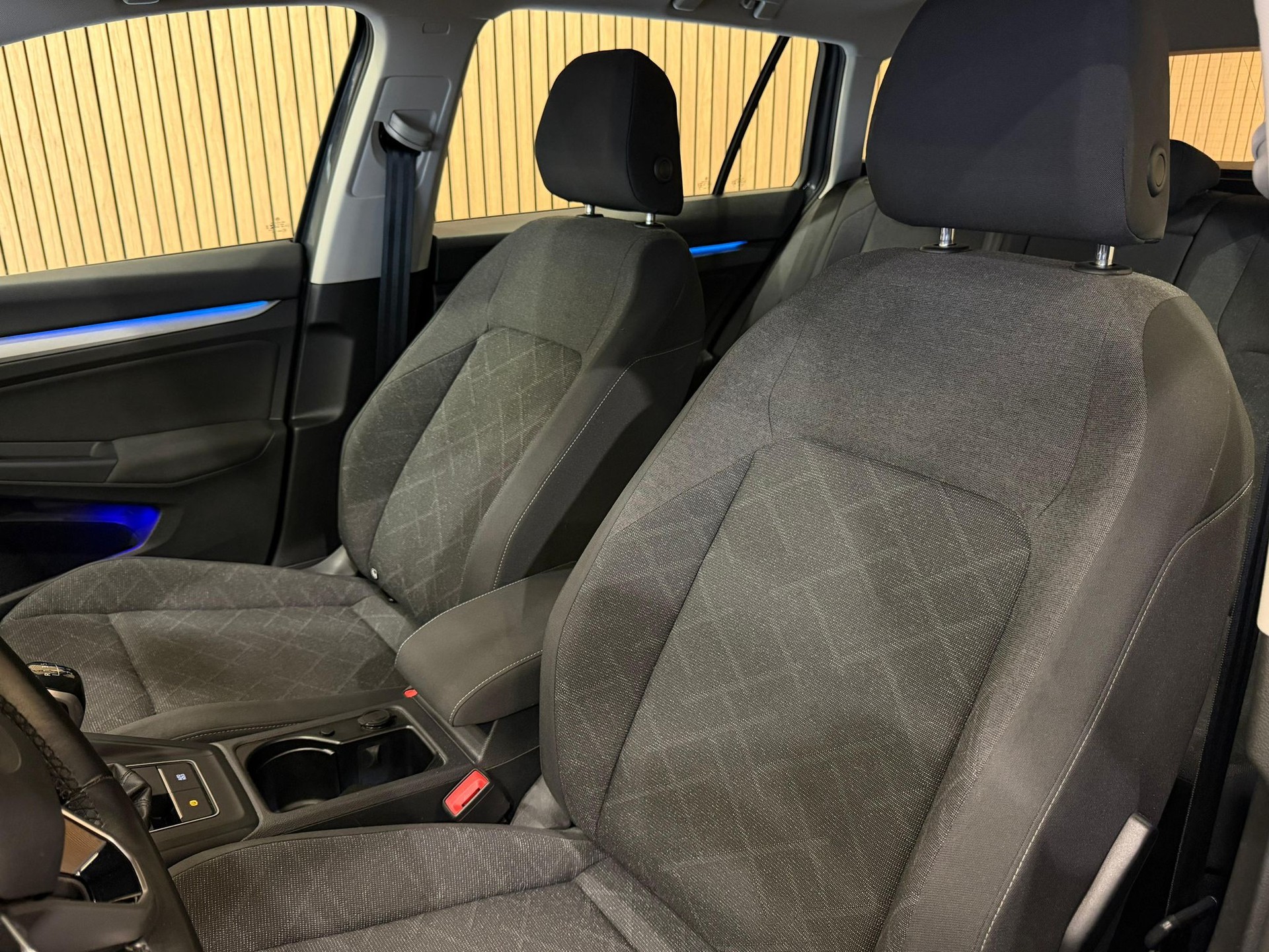 VW Golf Variant 2.0 TDI Life-image-18