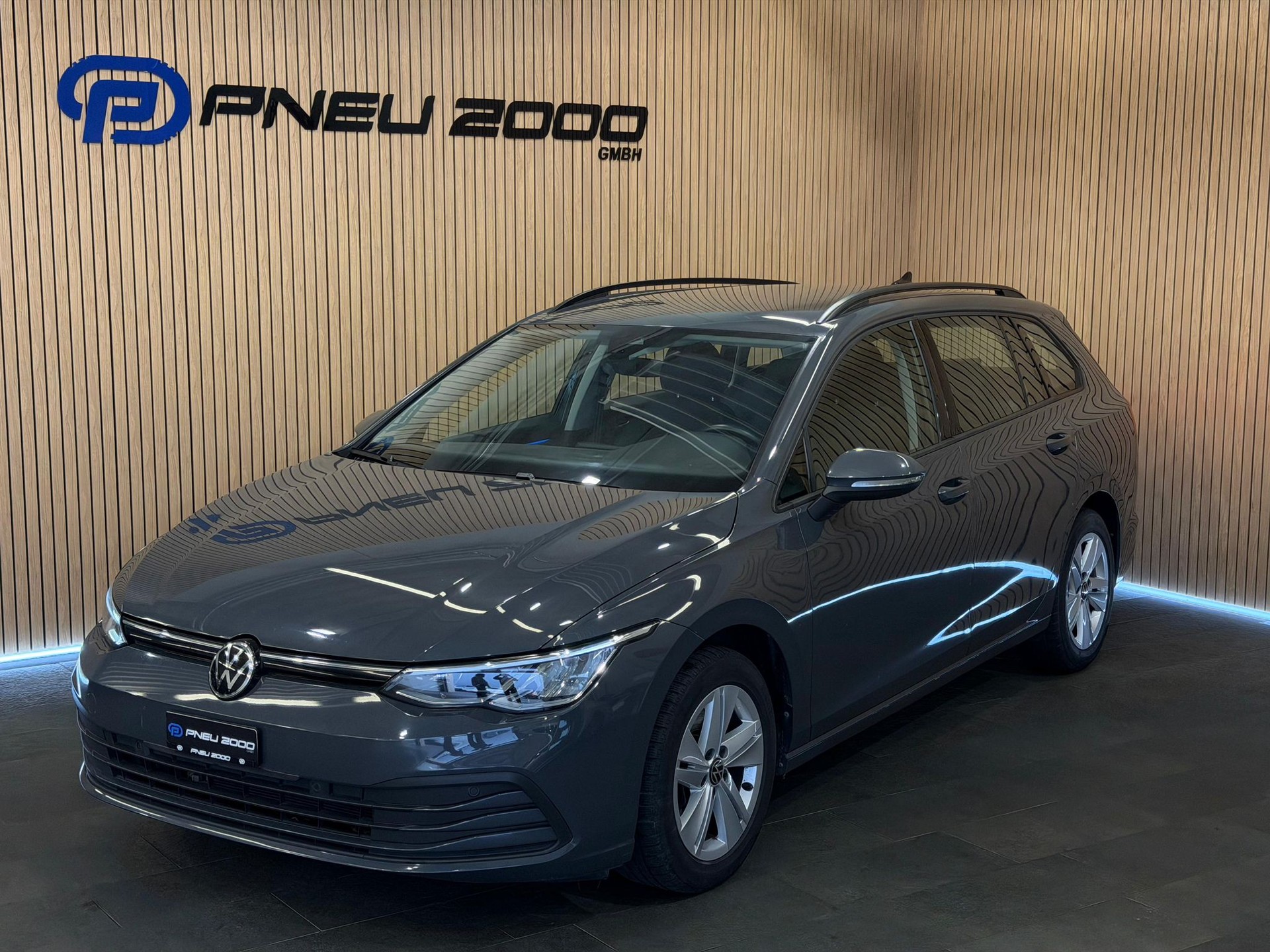 VW Golf Variant 2.0 TDI Life-image-0