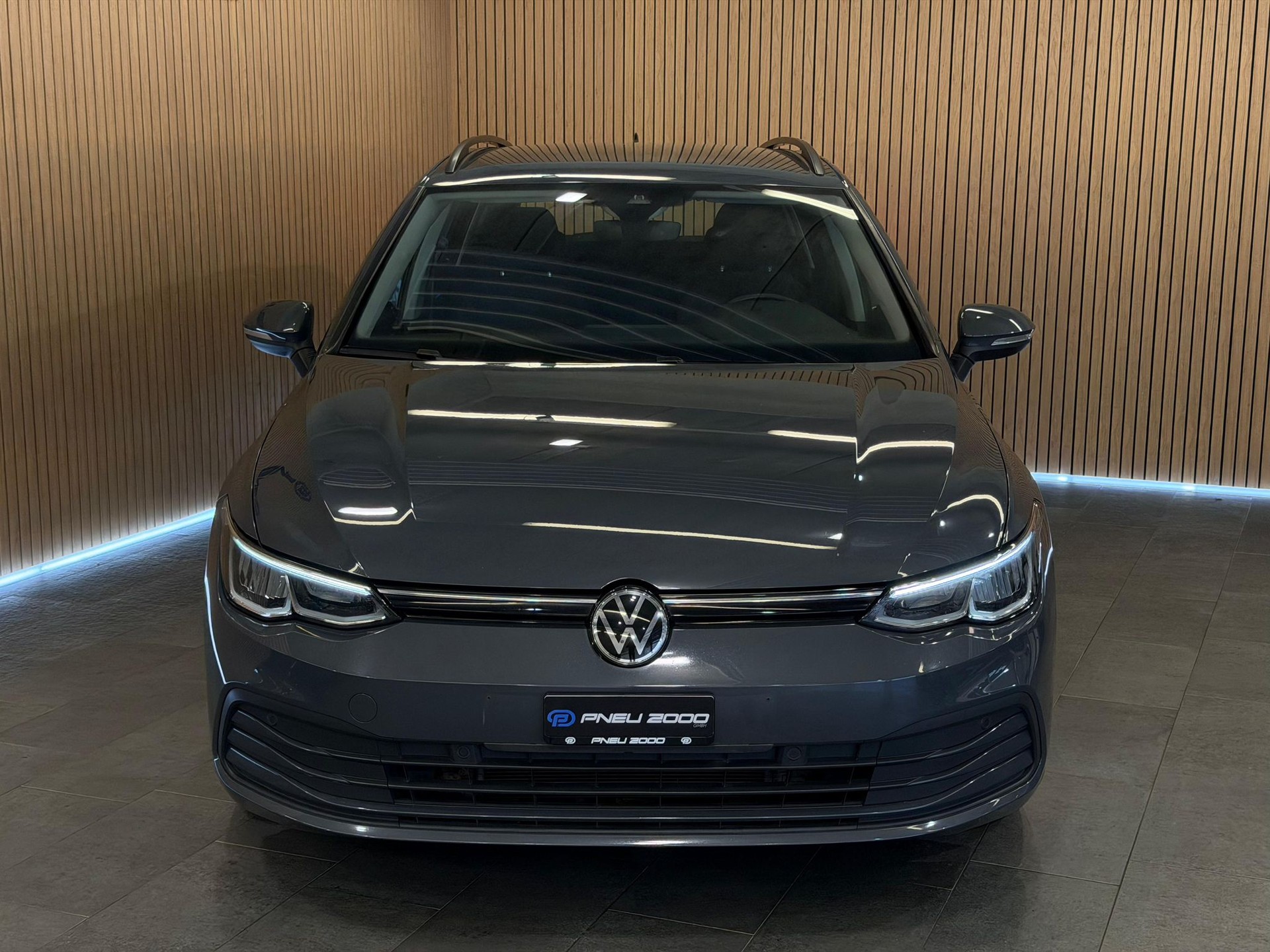 VW Golf Variant 2.0 TDI Life-image-1