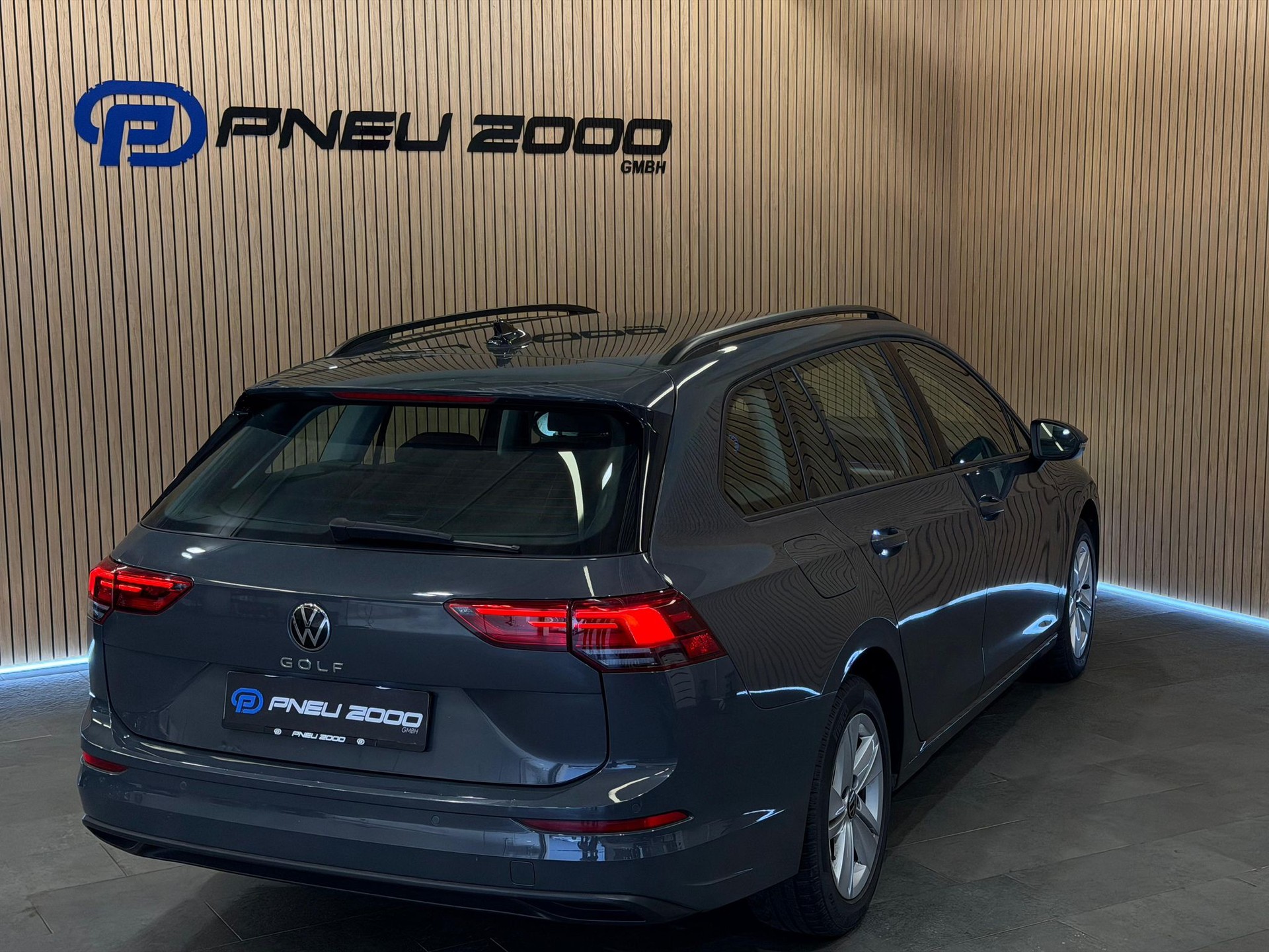 VW Golf Variant 2.0 TDI Life-image-2