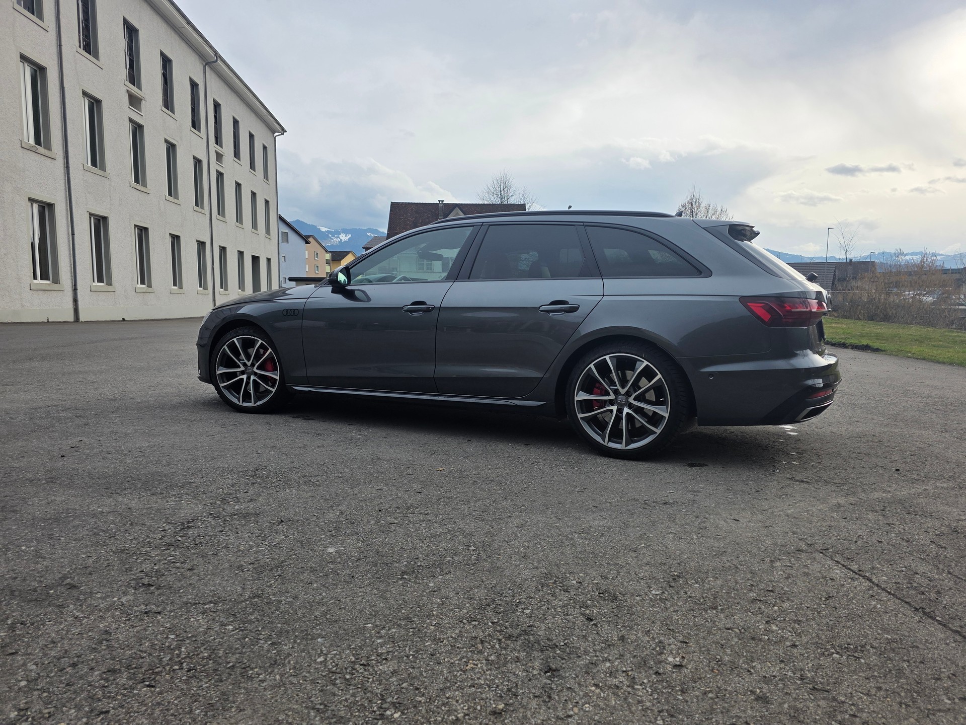 AUDI A4 Avant 45 TFSI S line S-tronic quattro-image-13