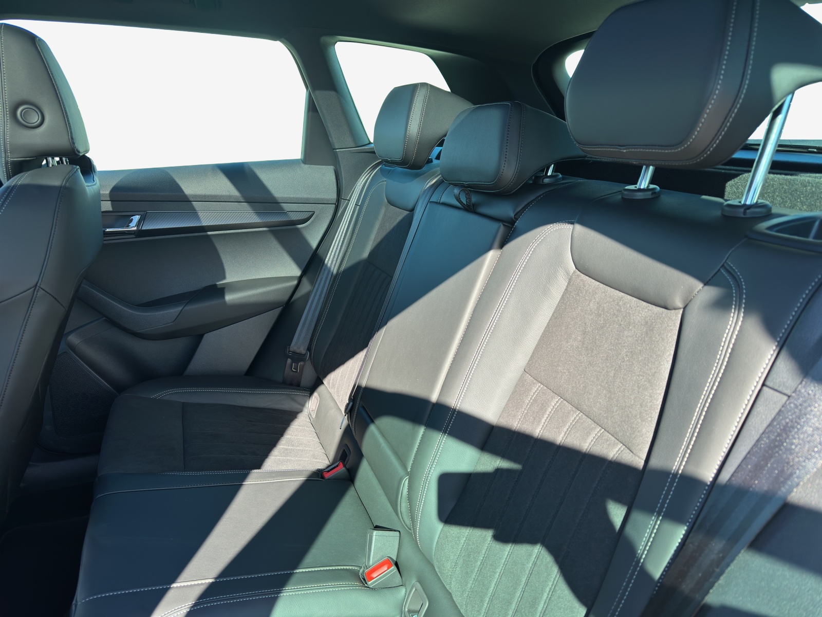 SKODA Karoq 2.0 TSI SportLine 4x4 DSG-image-11