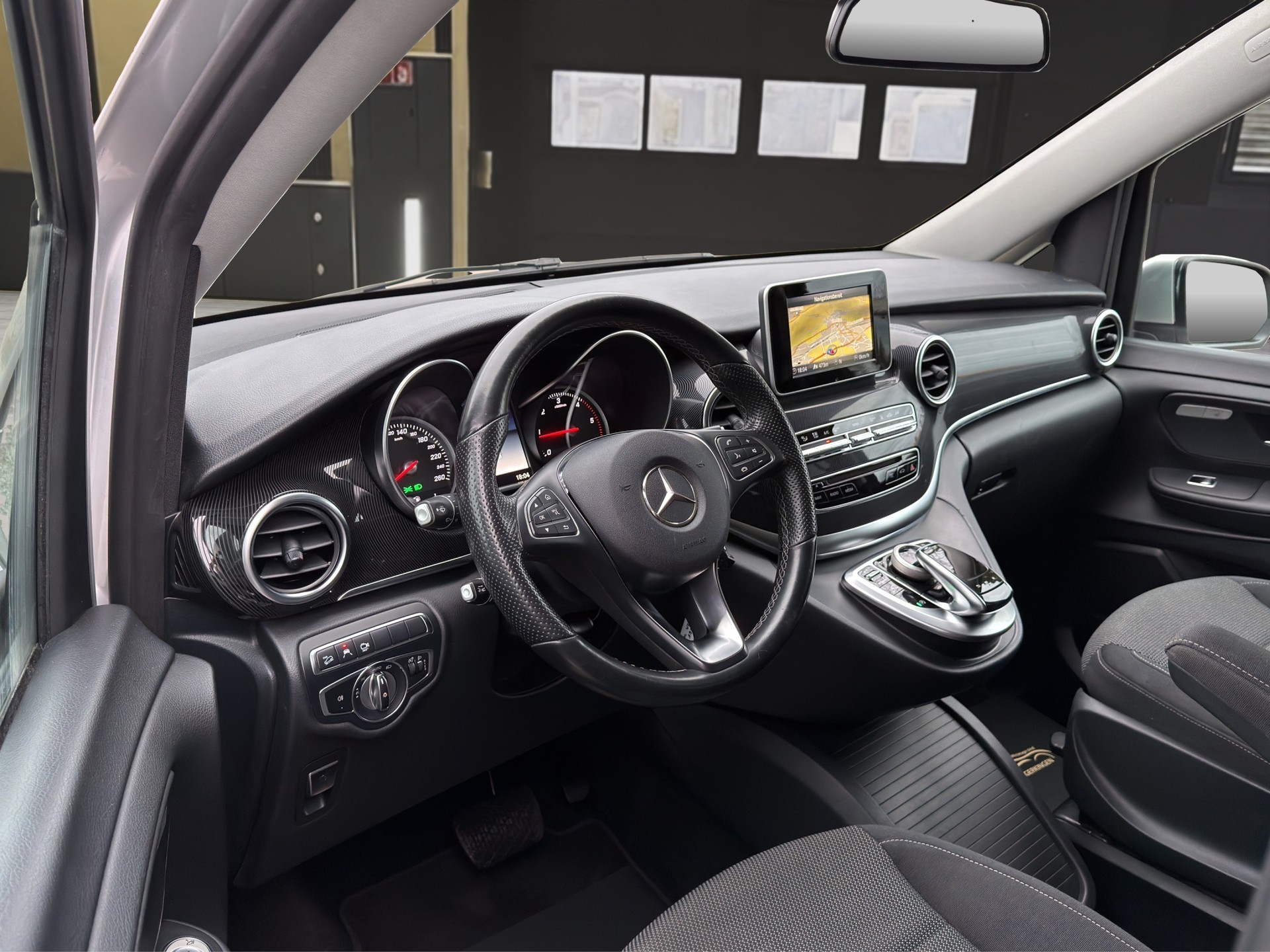 MERCEDES-BENZ V 250 d BlueTec kurz 4matic Van-image-8