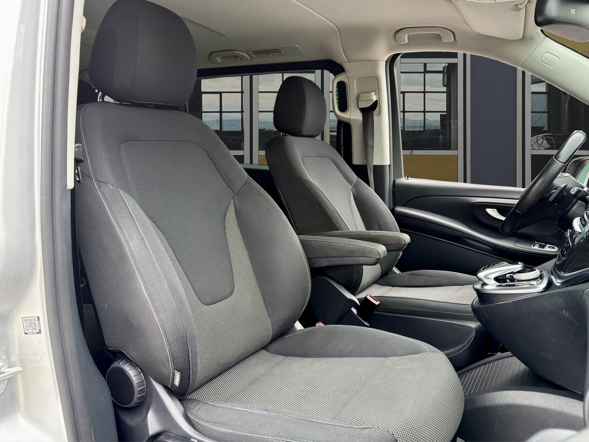 MERCEDES-BENZ V 250 d BlueTec kurz 4matic Van-image-9