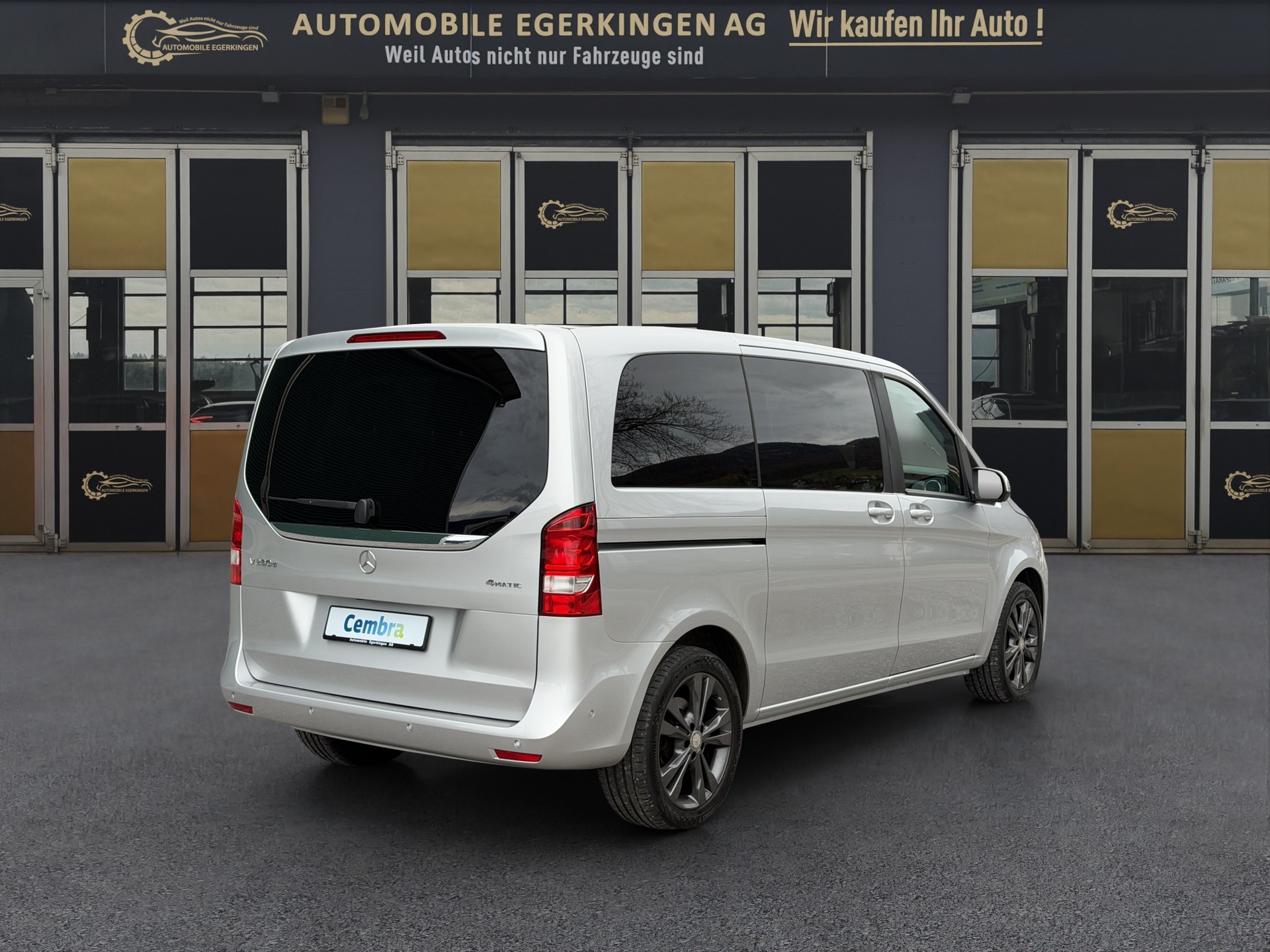 MERCEDES-BENZ V 250 d BlueTec kurz 4matic Van-image-4