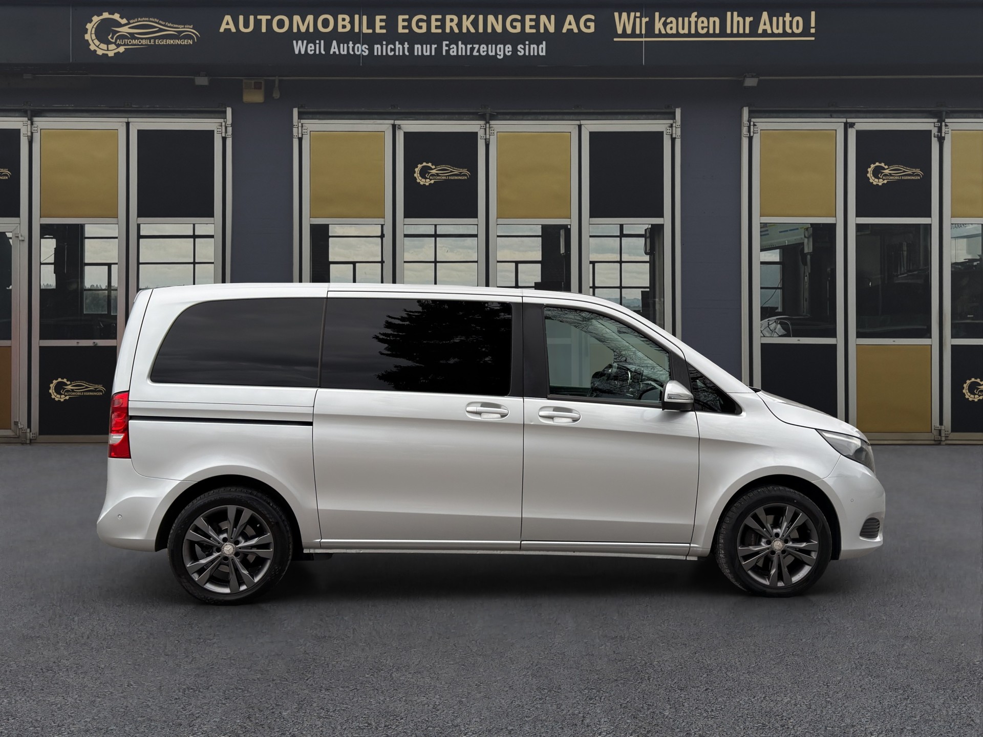 MERCEDES-BENZ V 250 d BlueTec kurz 4matic Van-image-3