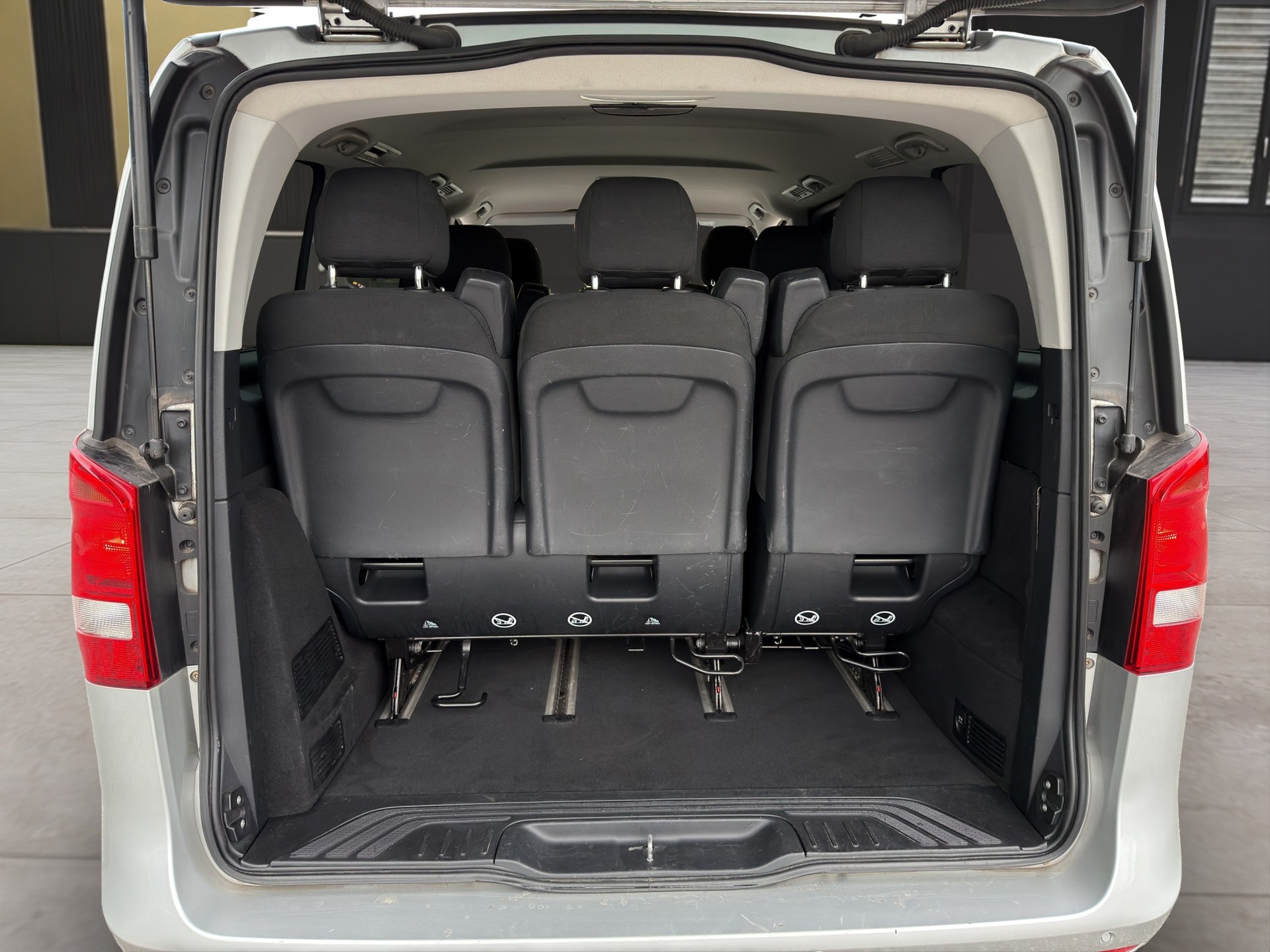 MERCEDES-BENZ V 250 d BlueTec kurz 4matic Van-image-14