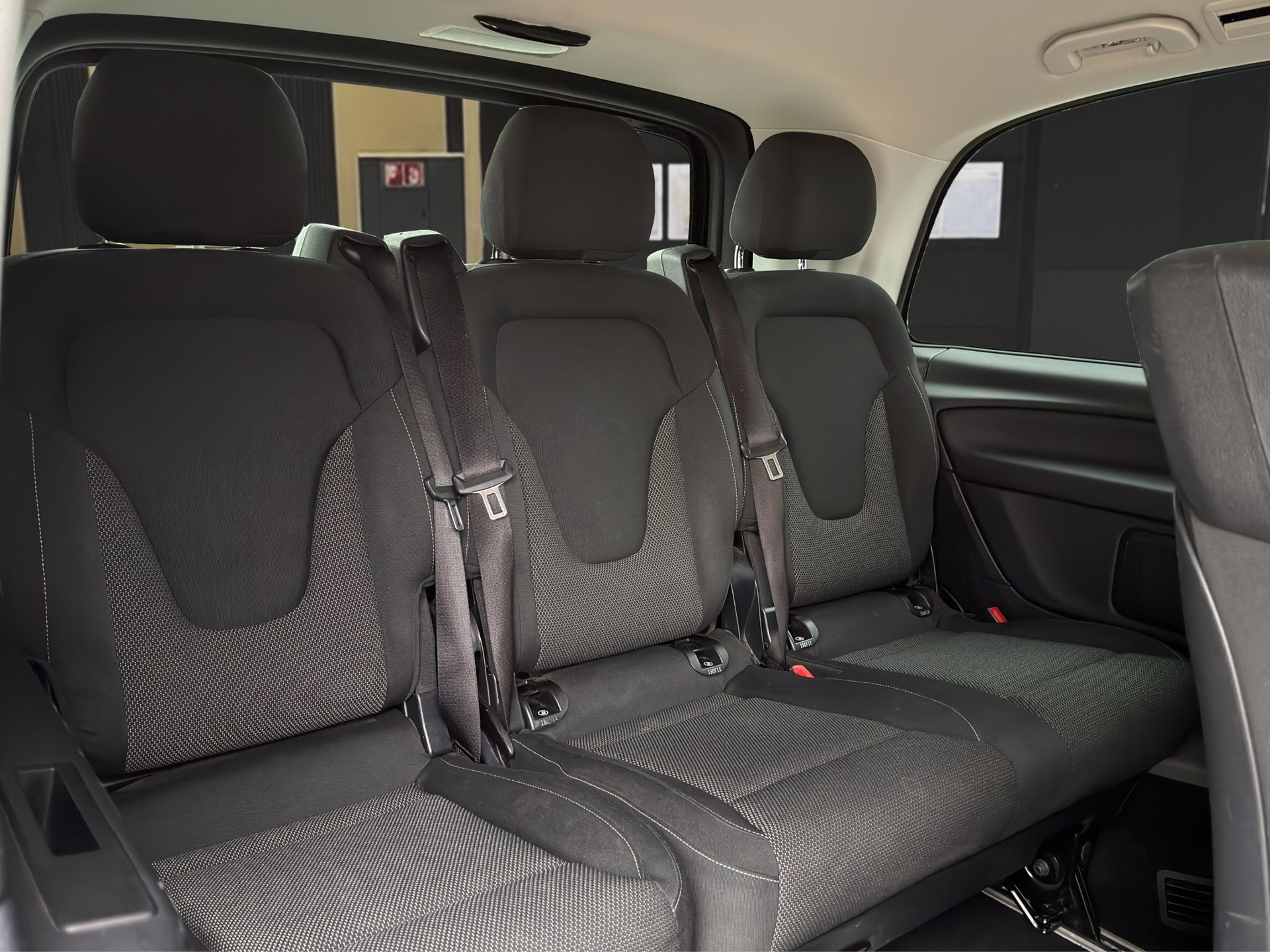 MERCEDES-BENZ V 250 d BlueTec kurz 4matic Van-image-11