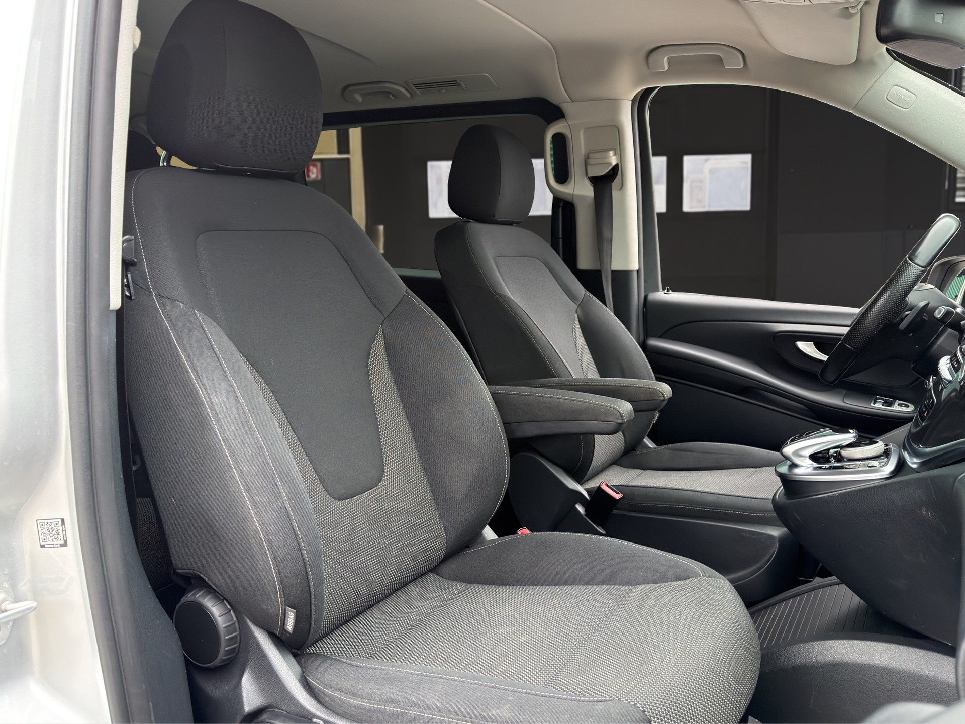 MERCEDES-BENZ V 250 d BlueTec kurz 4matic Van-image-9