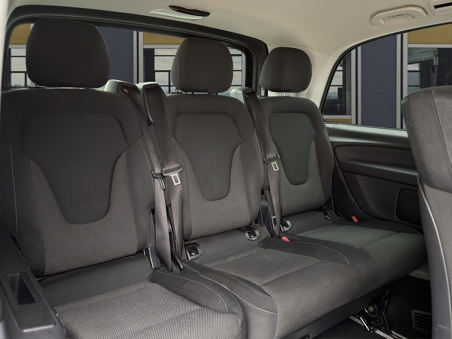 MERCEDES-BENZ V 250 d BlueTec kurz 4matic Van-image-13