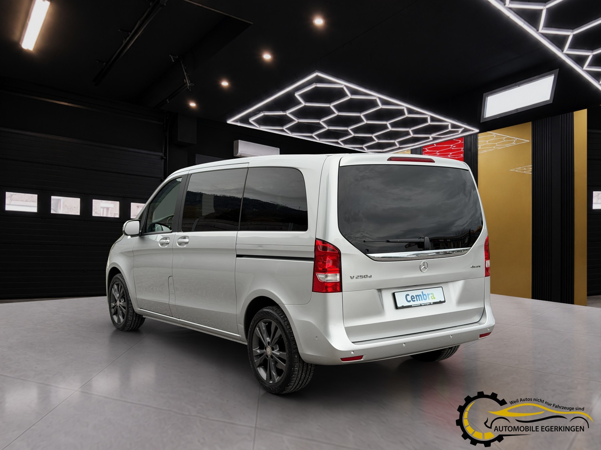 MERCEDES-BENZ V 250 d BlueTec kurz 4matic Van-image-6