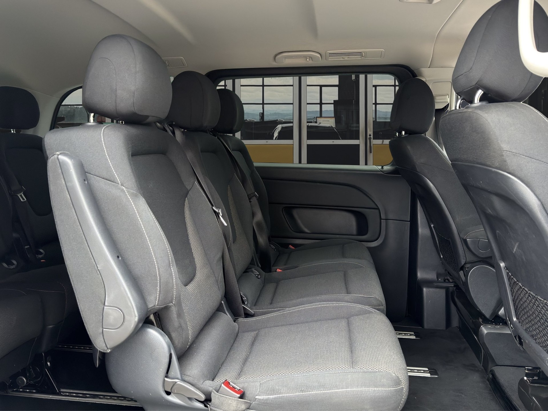 MERCEDES-BENZ V 250 d BlueTec kurz 4matic Van-image-12