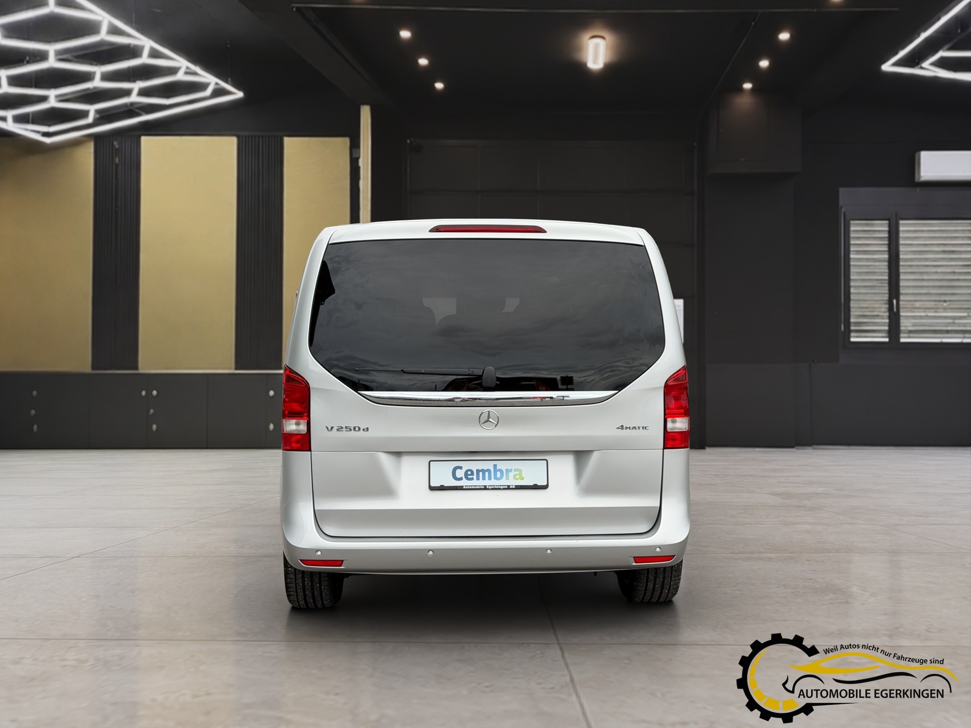 MERCEDES-BENZ V 250 d BlueTec kurz 4matic Van-image-5