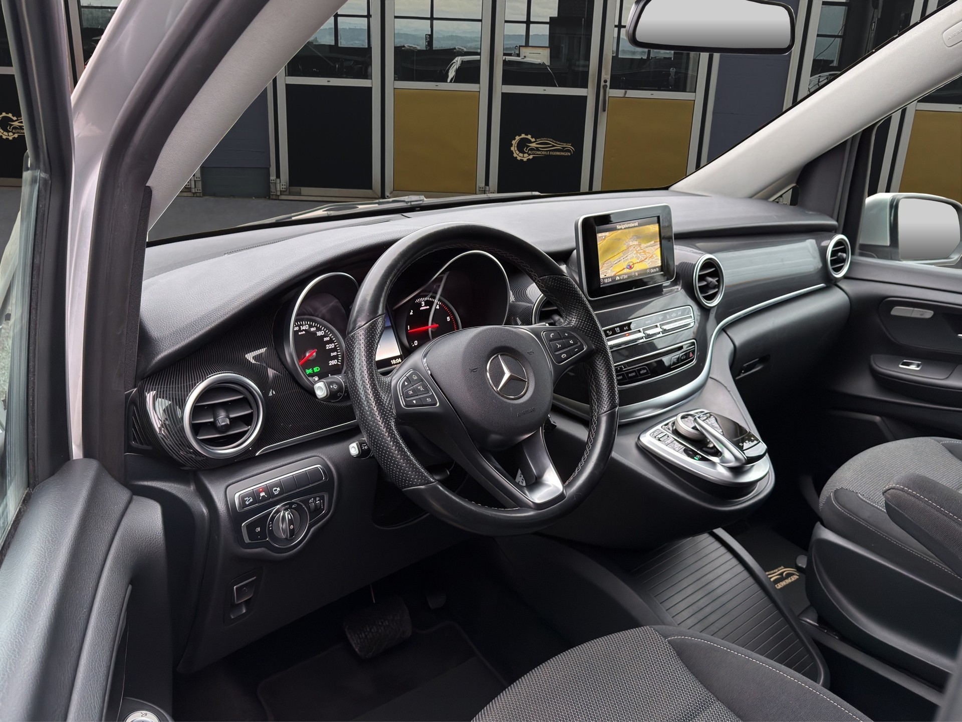 MERCEDES-BENZ V 250 d BlueTec kurz 4matic Van-image-8