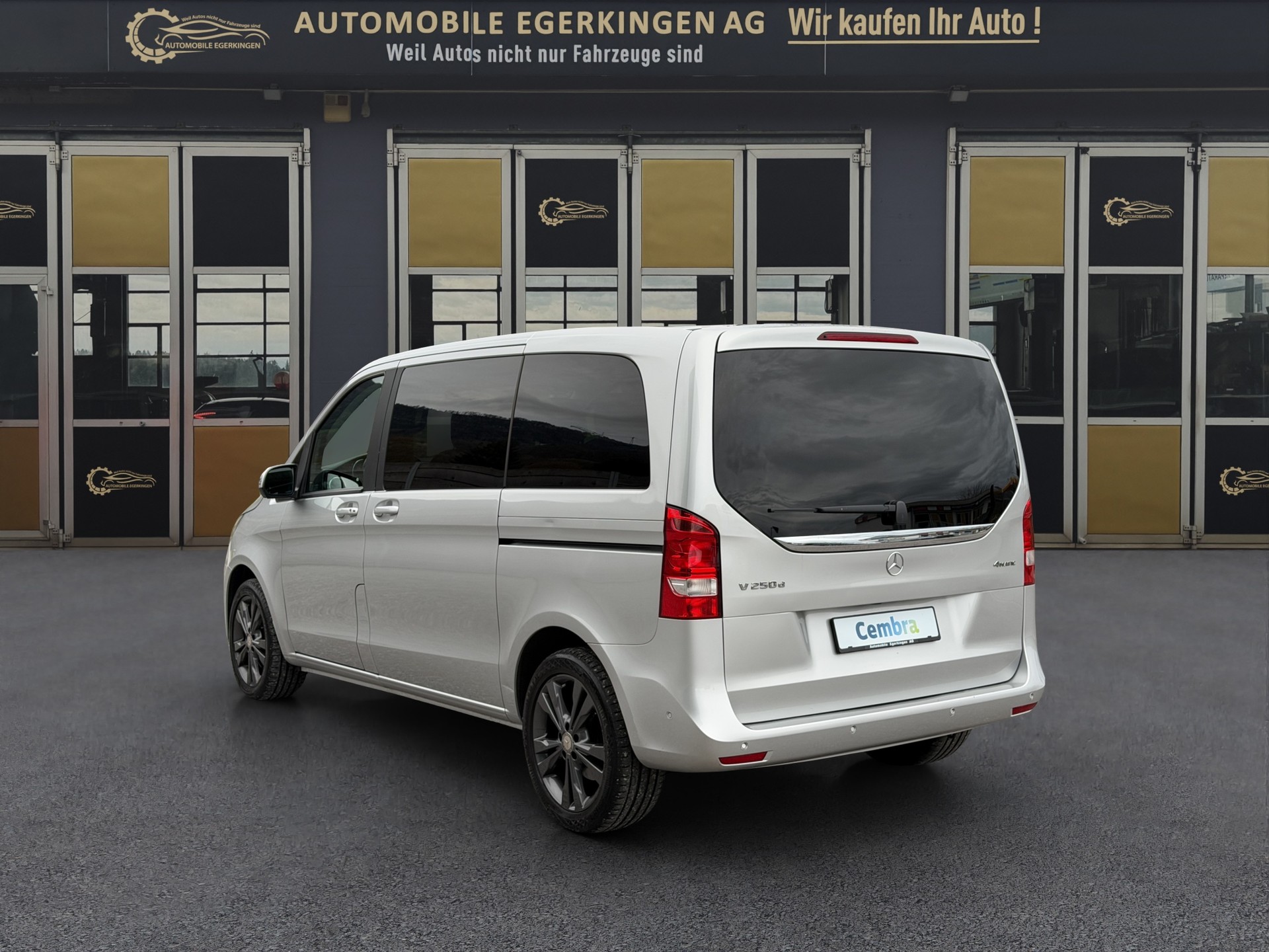 MERCEDES-BENZ V 250 d BlueTec kurz 4matic Van-image-6