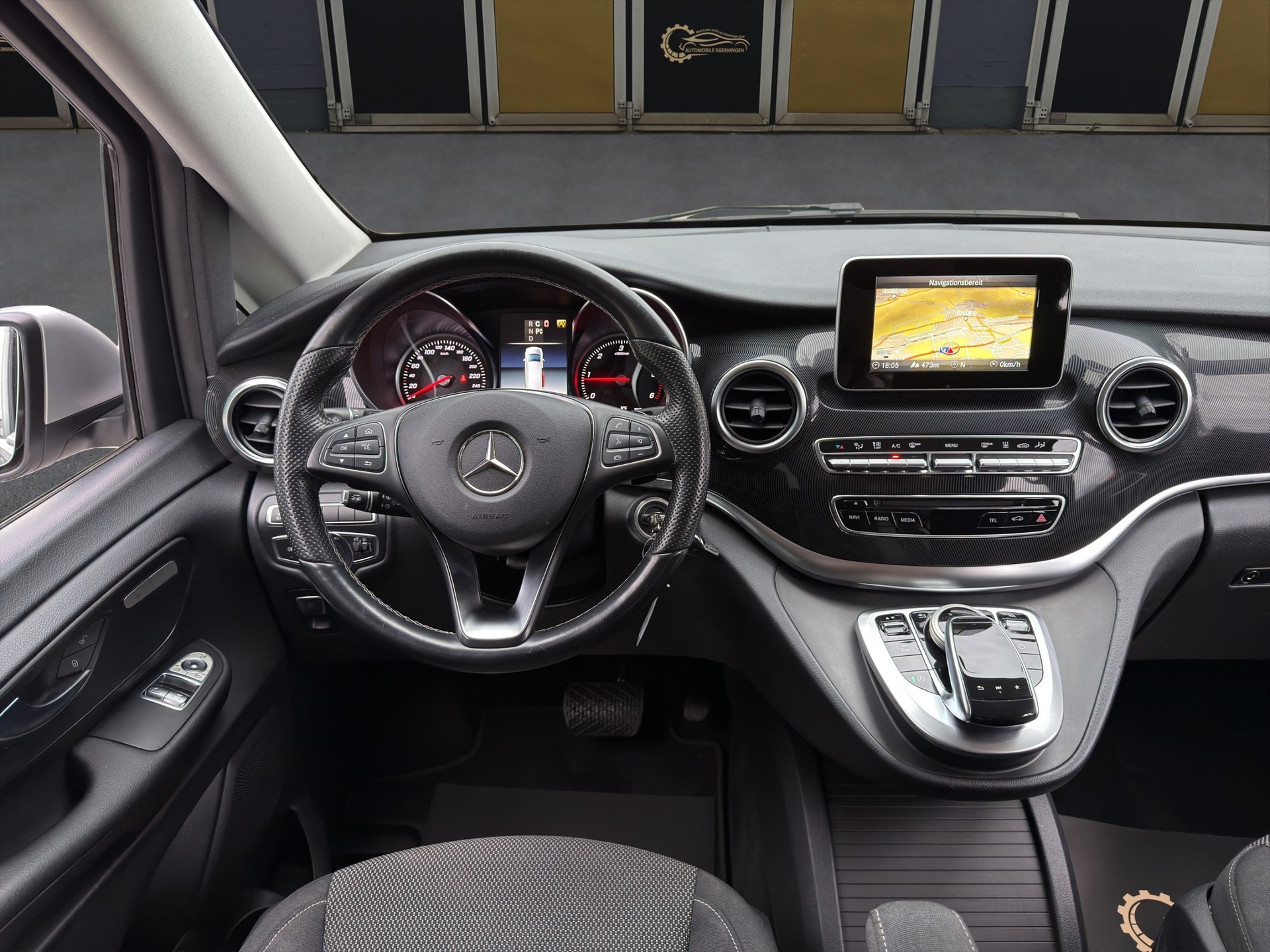 MERCEDES-BENZ V 250 d BlueTec kurz 4matic Van-image-11