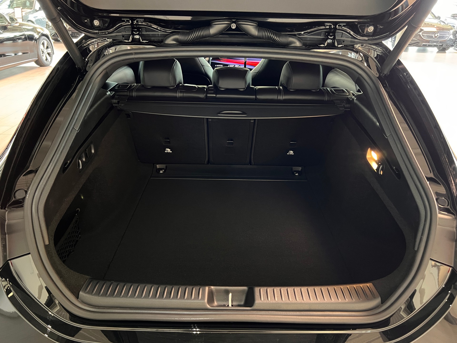 MERCEDES-BENZ CLA Shooting Brake 350 4Matic 85 kWh EQ-image-6