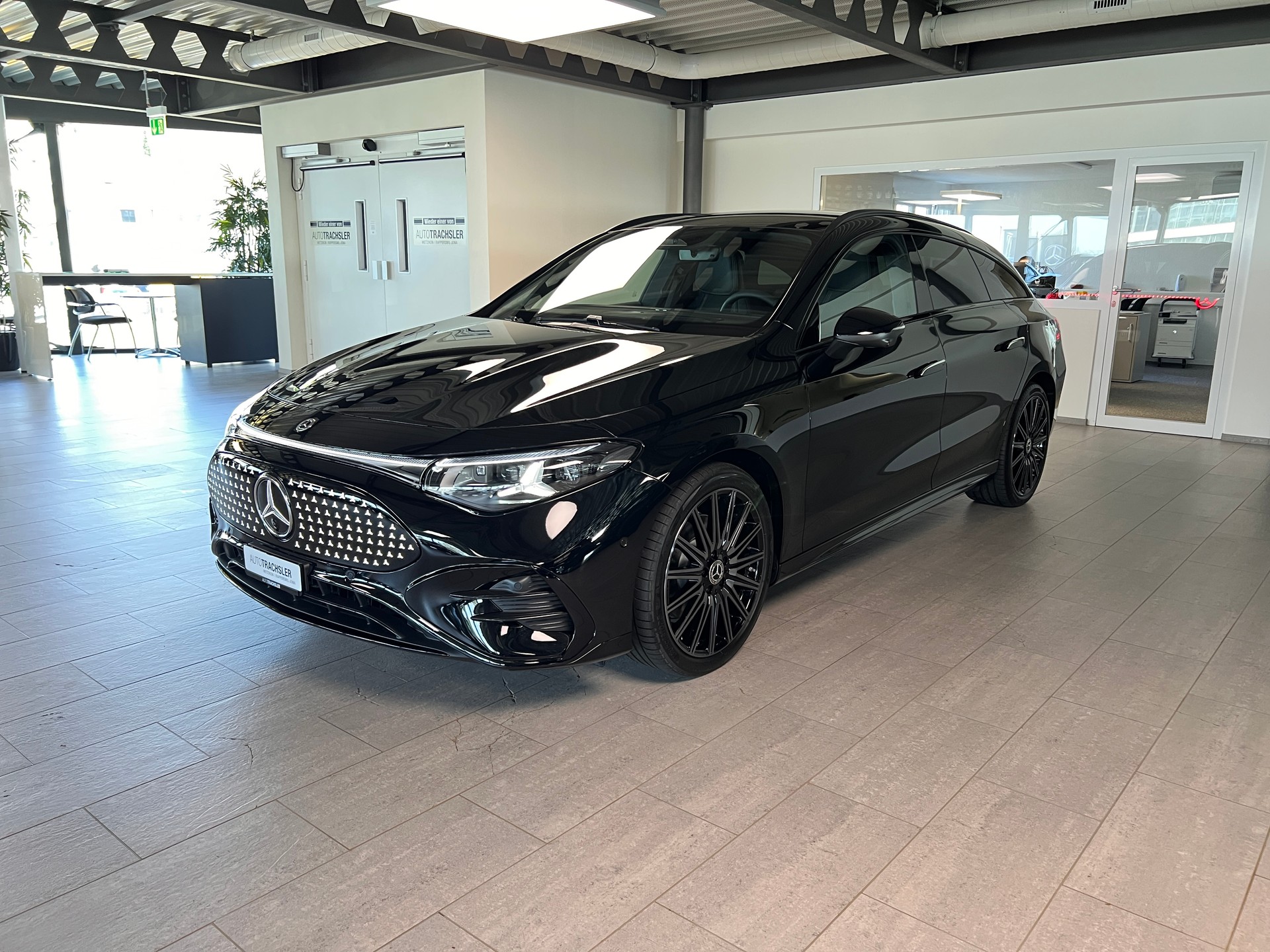 MERCEDES-BENZ CLA Shooting Brake 350 4Matic 85 kWh EQ-image-3
