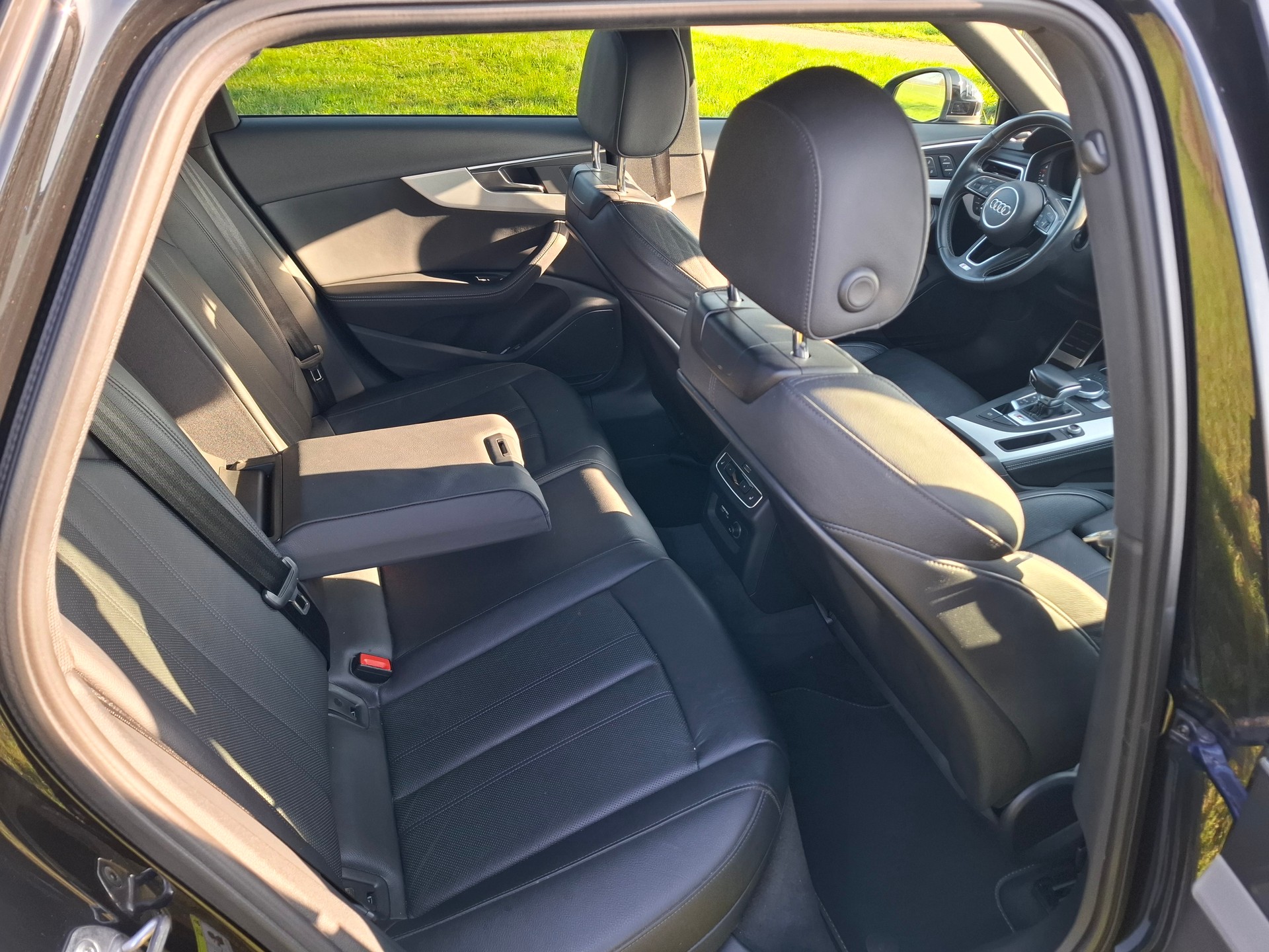 AUDI S4 Avant 3.0 TFSI quattro tiptronic-image-9