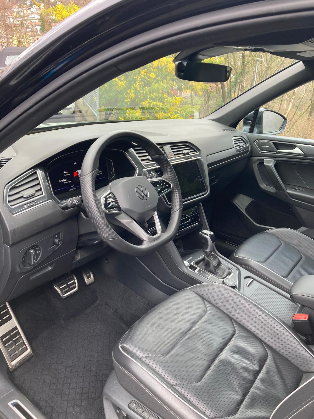 VW Tiguan Allspace 2.0TSI R-Line 4Motion DSG-image-16
