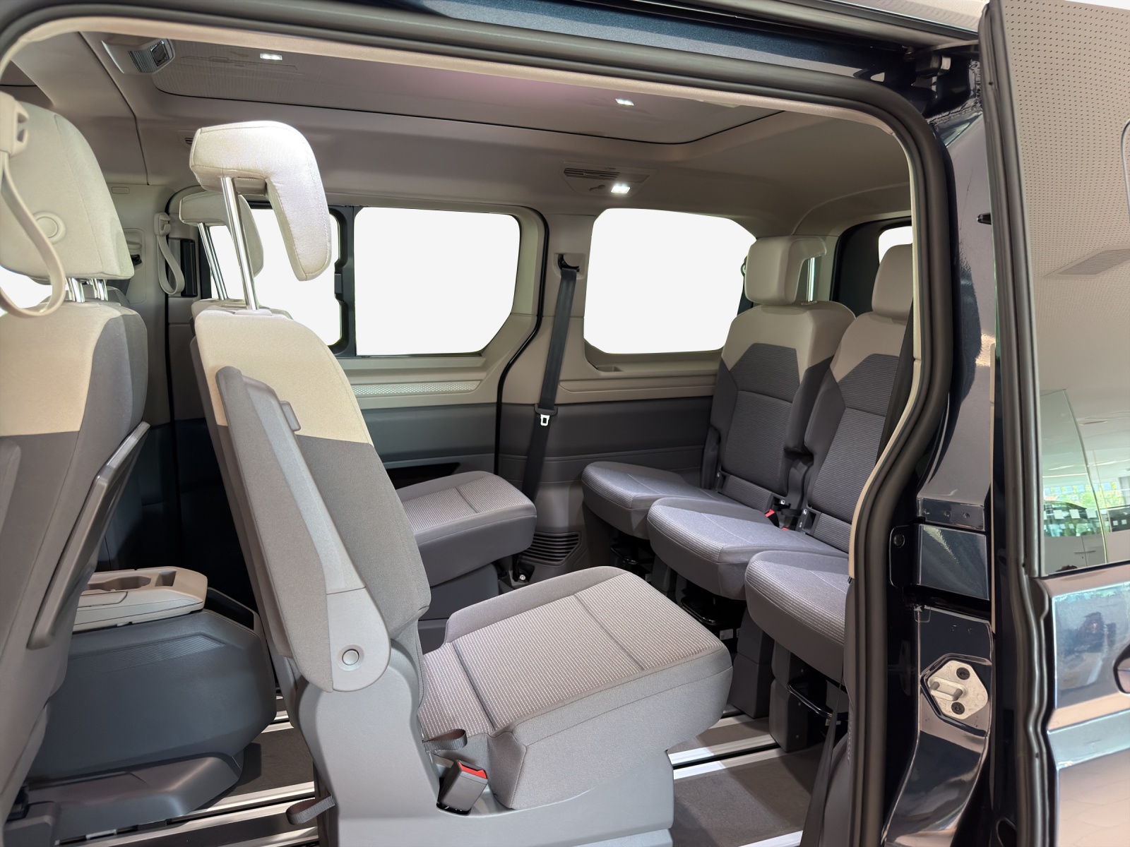 VW Multivan 2.0 TDI Liberty DSG-image-11