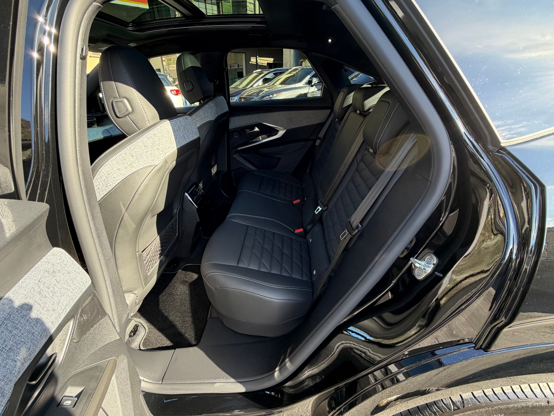 PEUGEOT 3008 73kWh GT Exclusive-image-11