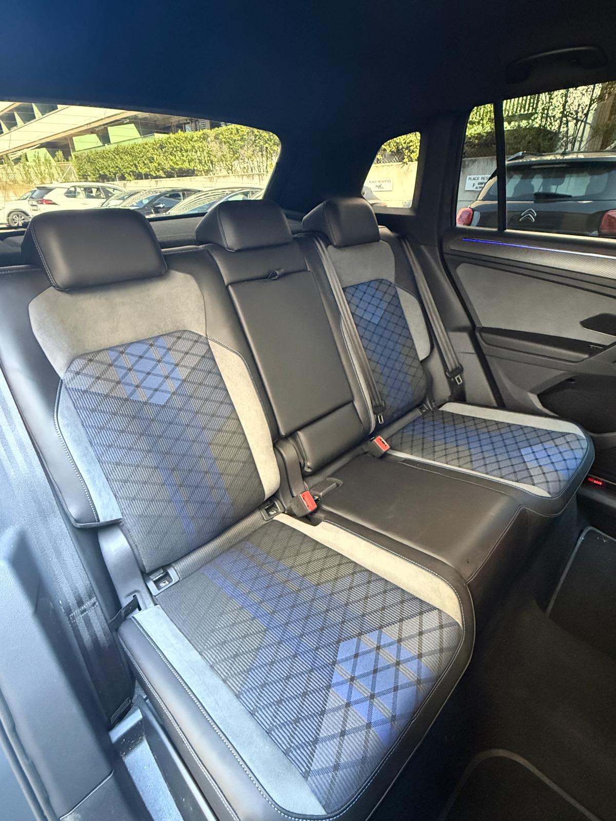 VW Tiguan 2.0TSI R 4Motion DSG-image-14