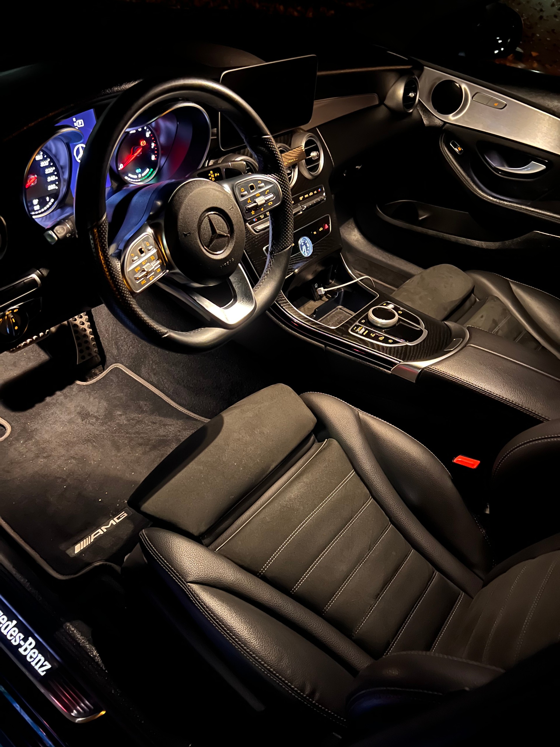 MERCEDES-BENZ C 200 AMG Line 4Matic 9G-Tronic-image-5