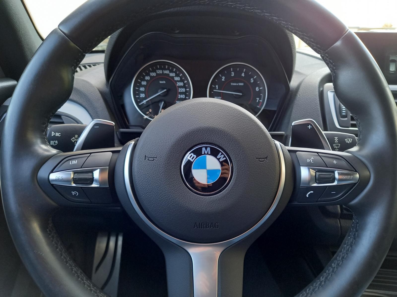 BMW M140i xDrive Steptronic-image-5