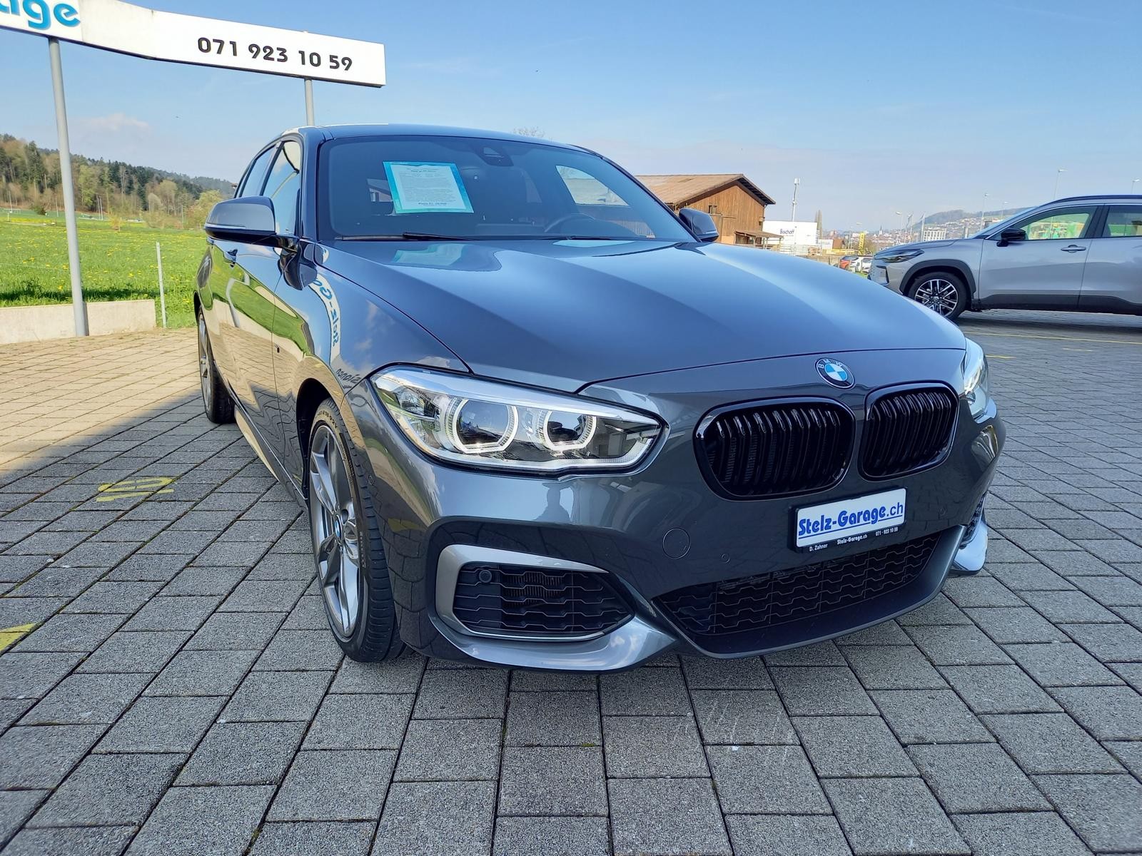 BMW M140i xDrive Steptronic-showroom-element-3