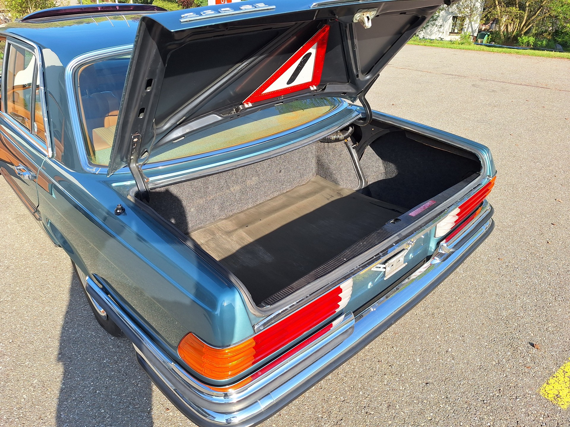 MERCEDES-BENZ 280SE-image-2