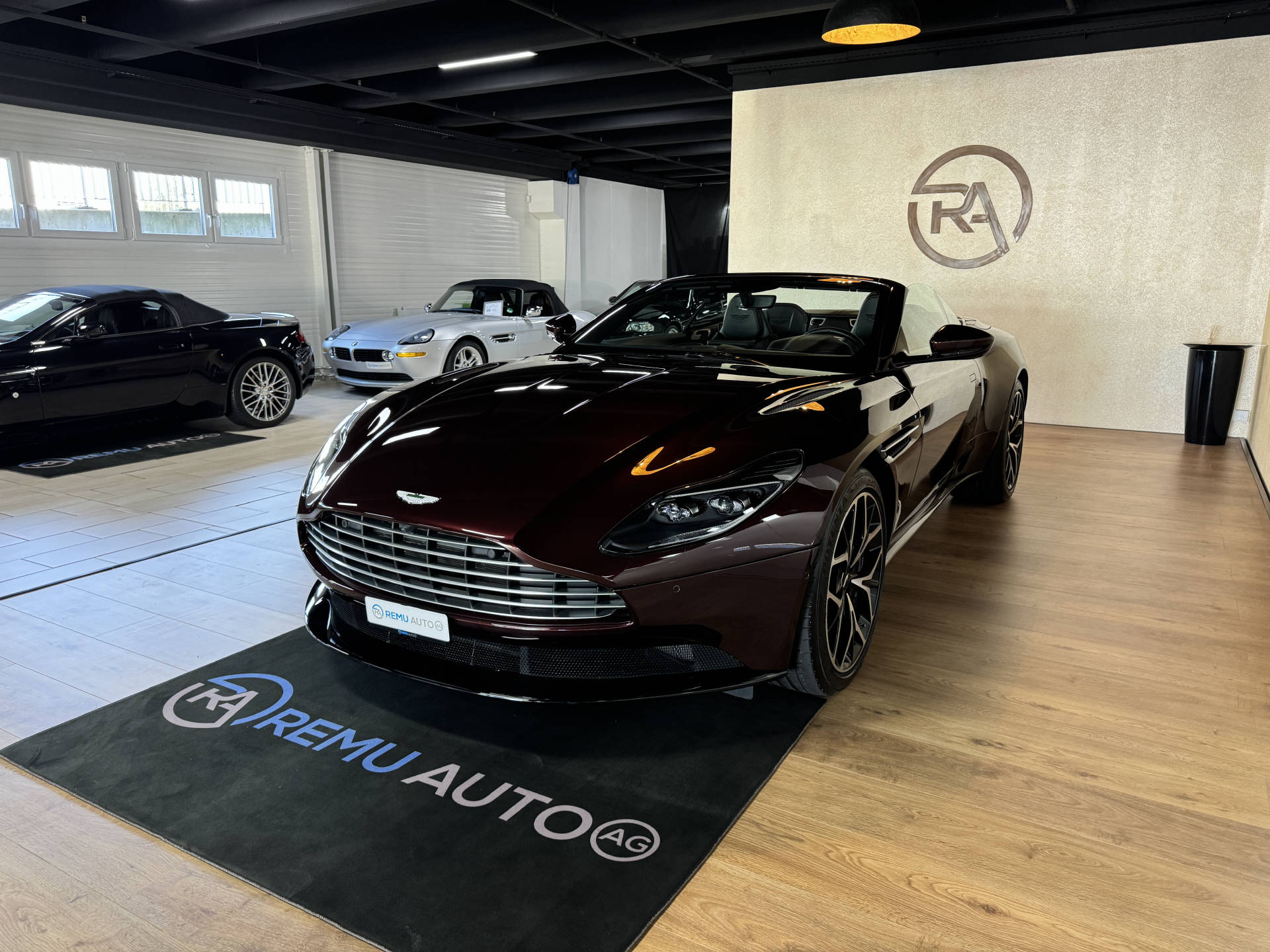 ASTON MARTIN DB11 V8 Volante Touchtronic 3-image-7