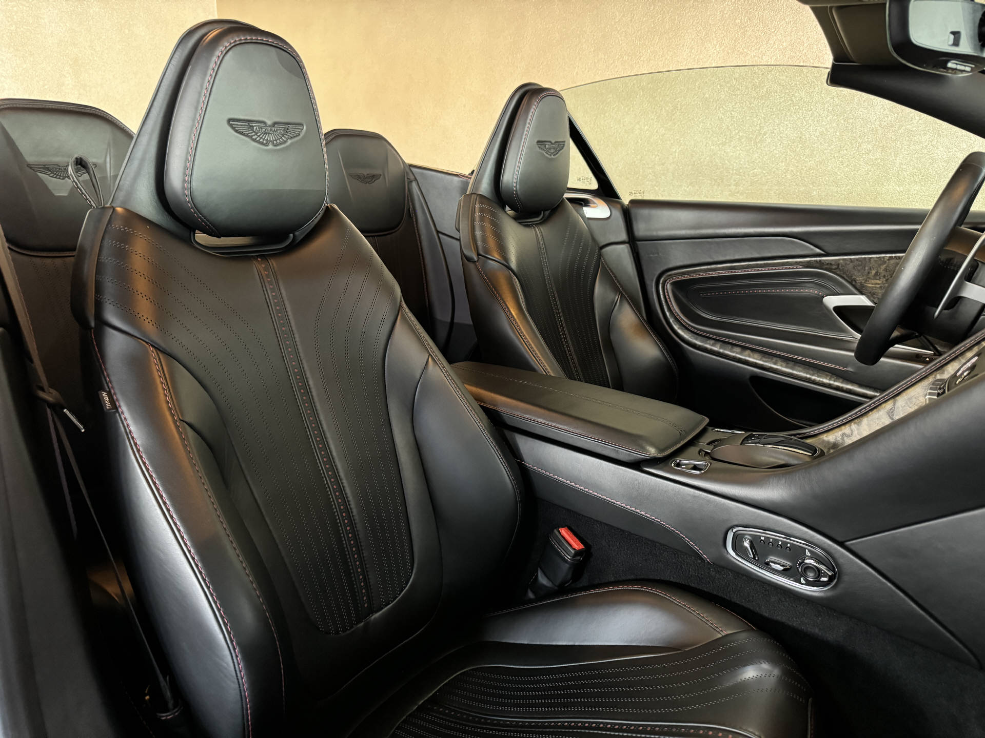 ASTON MARTIN DB11 V8 Volante Touchtronic 3-image-13