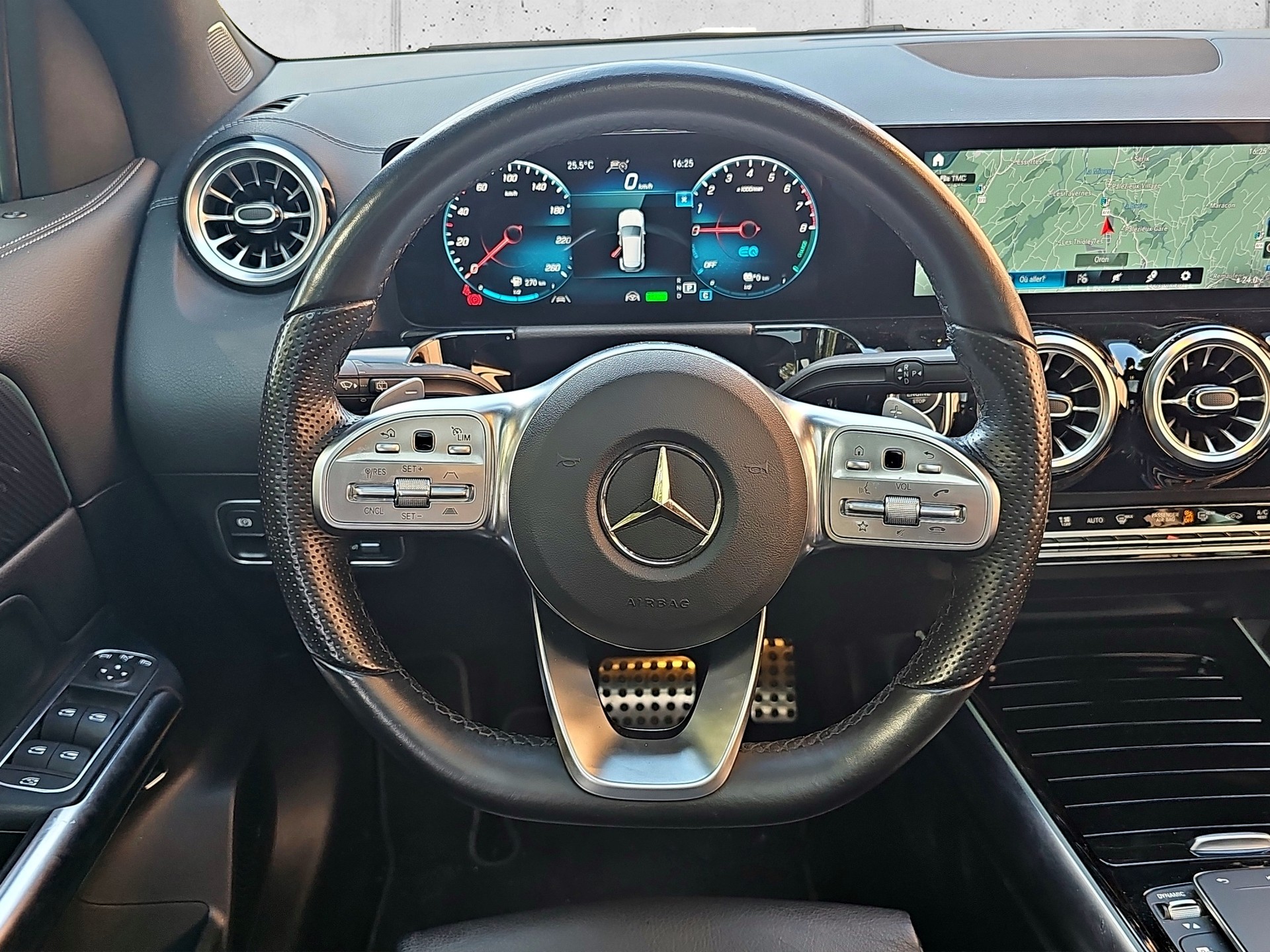 MERCEDES-BENZ GLA 250e AMG Line 8G-DCT-image-14