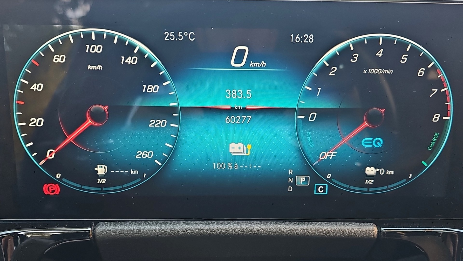 MERCEDES-BENZ GLA 250e AMG Line 8G-DCT-image-18