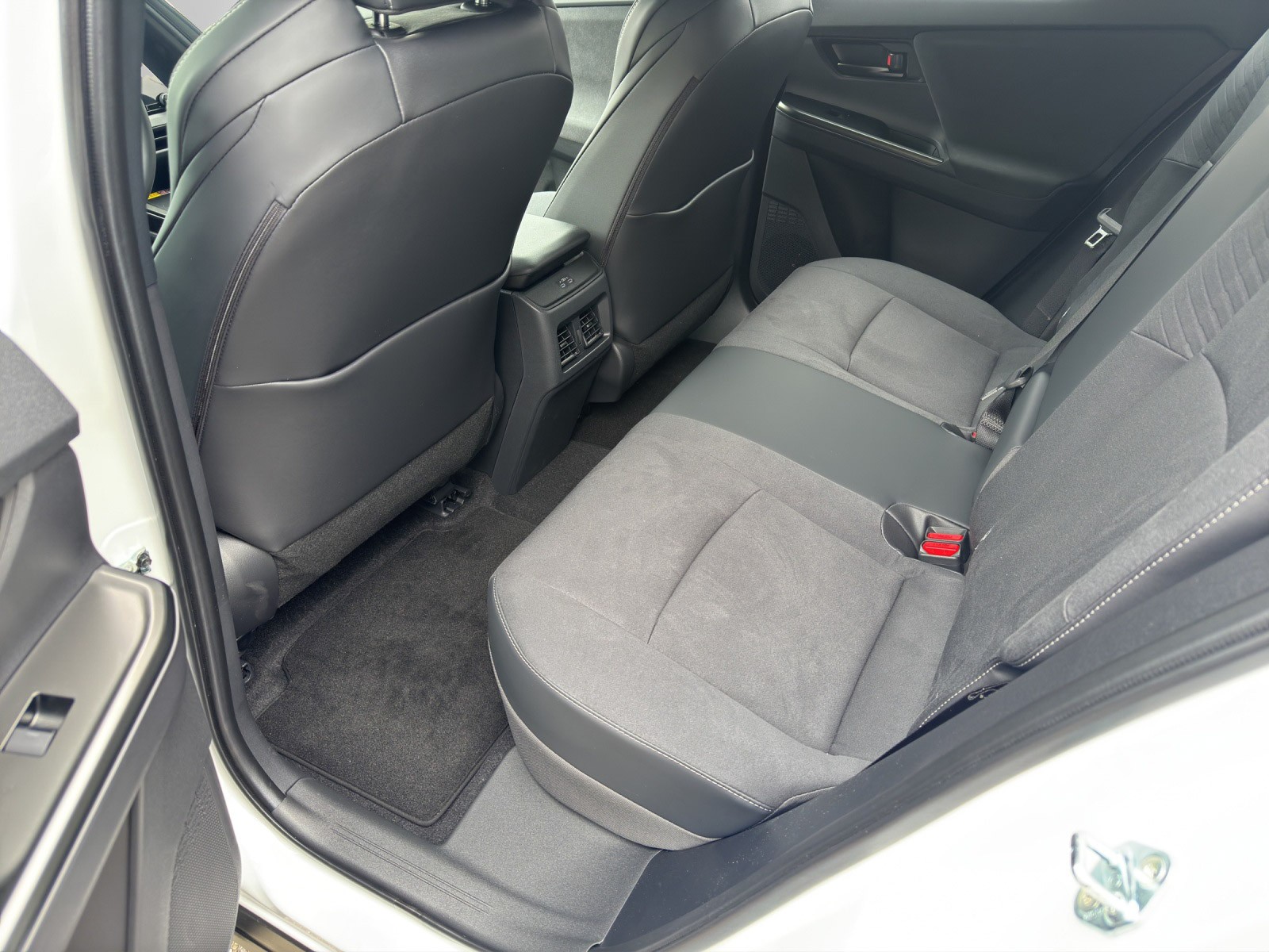 TOYOTA C-HR+ 77 kWh Premium AWD-image-10