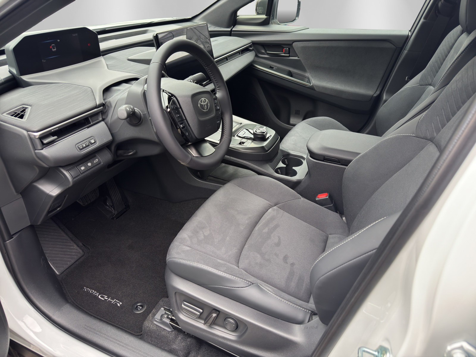 TOYOTA C-HR+ 77 kWh Premium AWD-image-11