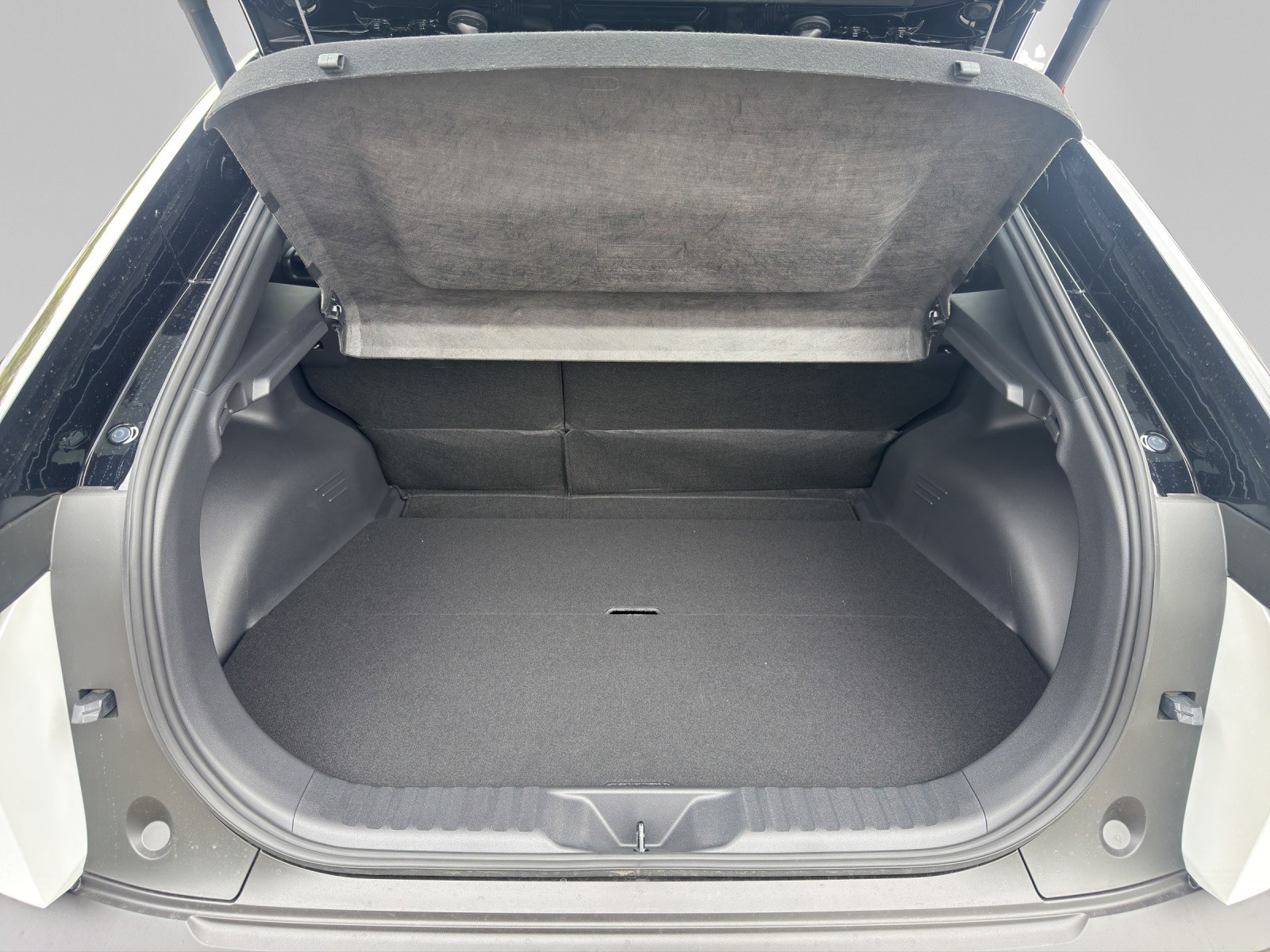 TOYOTA C-HR+ 77 kWh Premium AWD-image-9