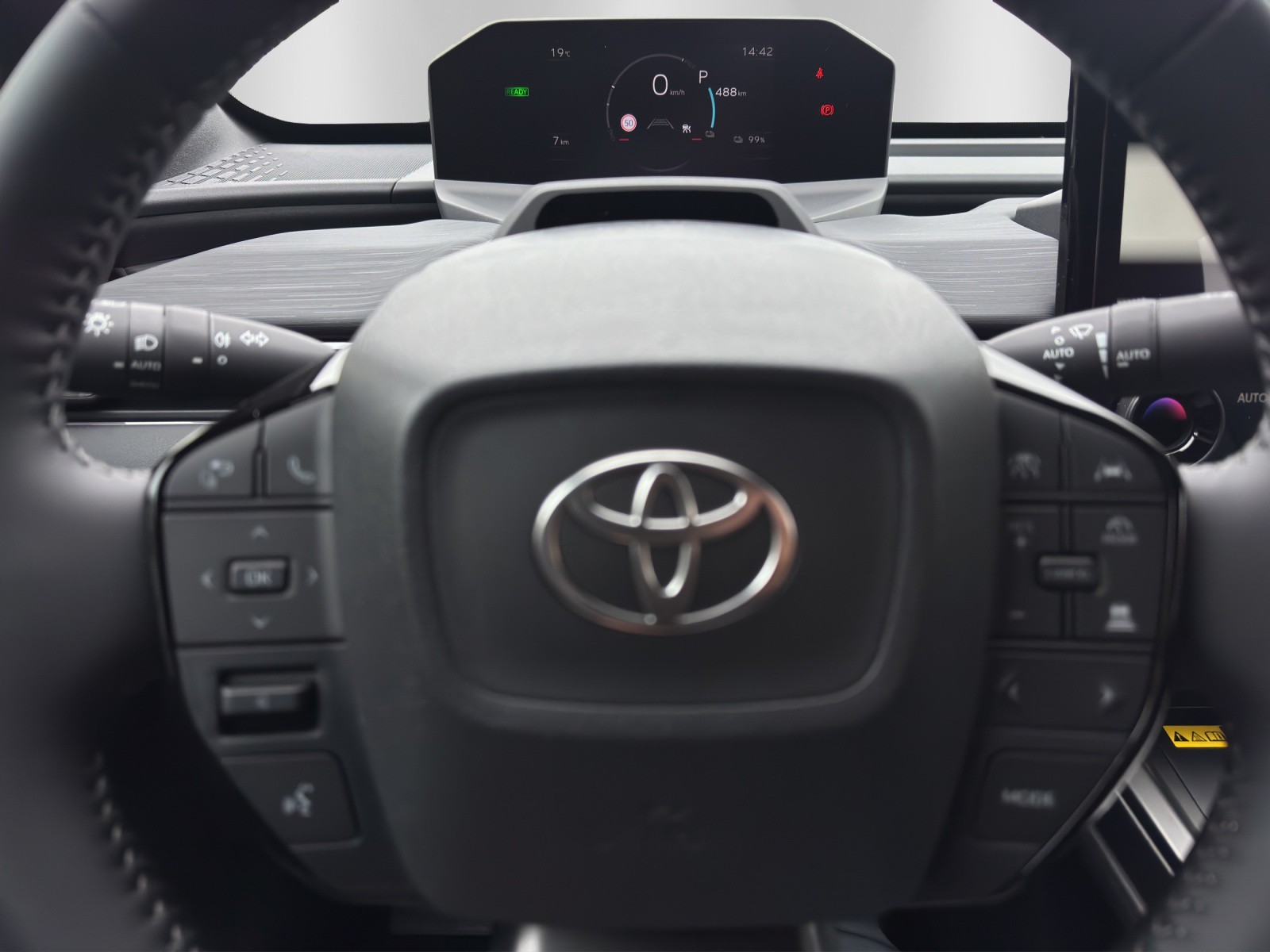 TOYOTA C-HR+ 77 kWh Premium AWD-image-13