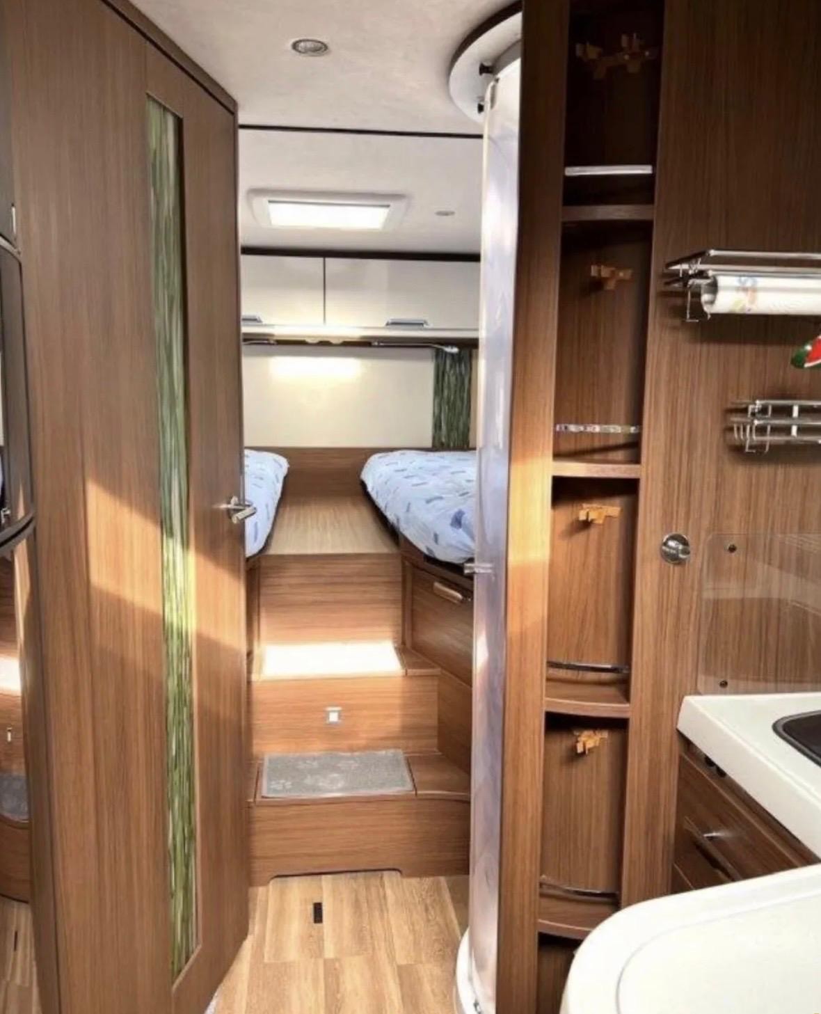 NIESMANN + BISCHOFF Flair Arto 76 LE Top Gepflegt und Autark-image-10