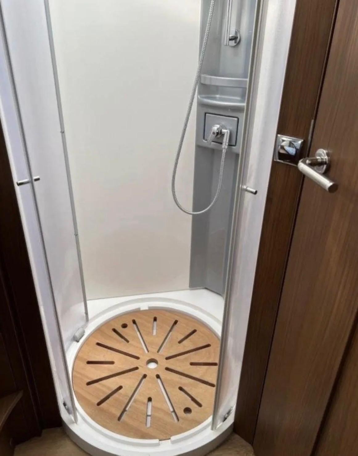 NIESMANN + BISCHOFF Flair Arto 76 LE Top Gepflegt und Autark-image-9