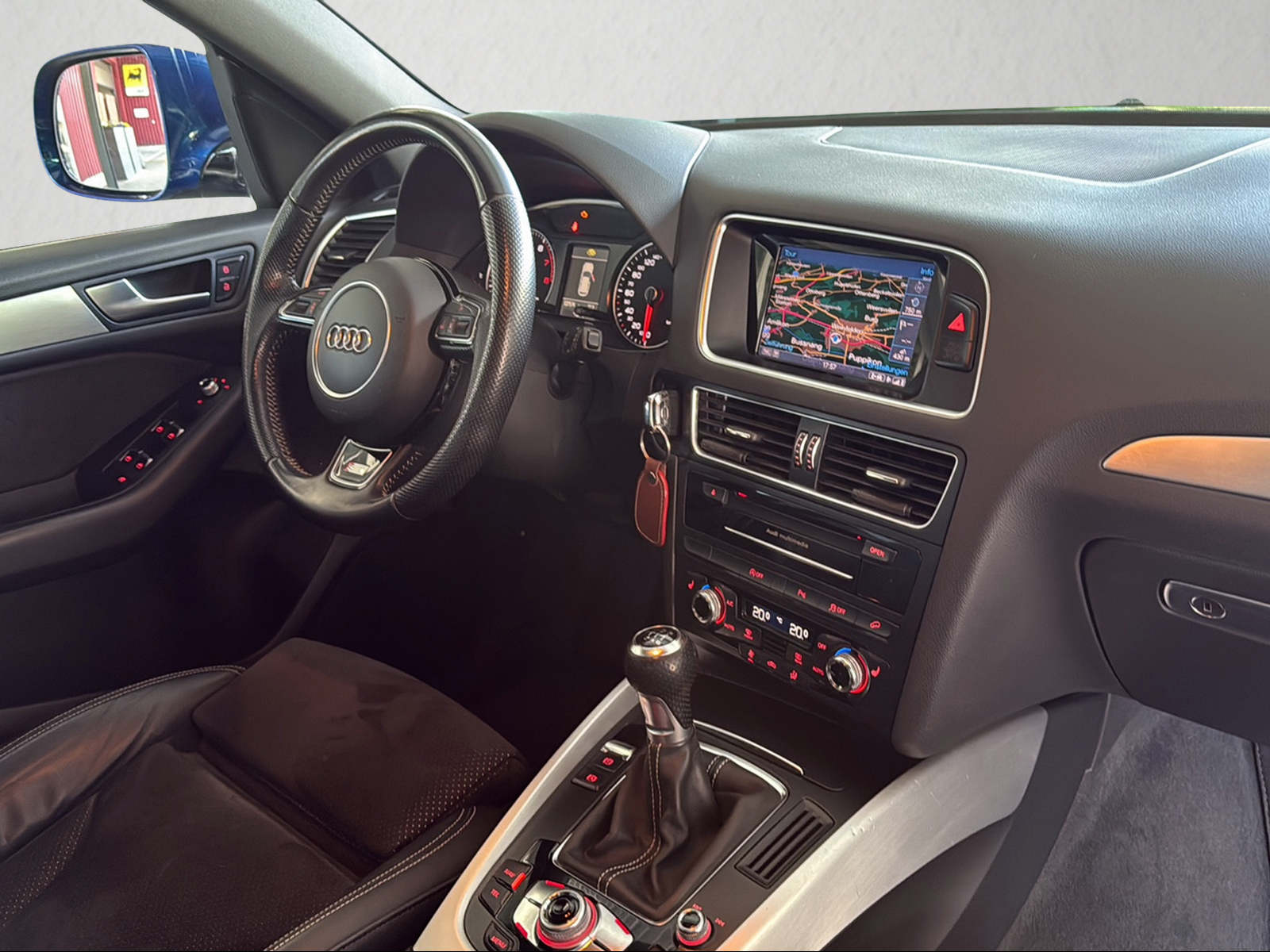 AUDI Q5 2.0 TFSI quattro-image-13